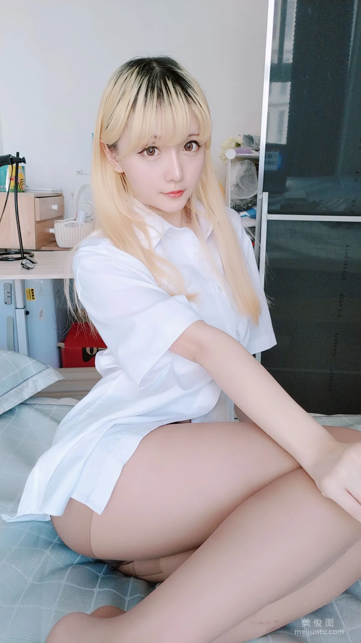 [网红Coser] 星之迟迟 《白衬衣》 写真集13