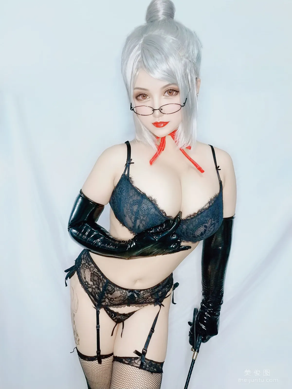 [網紅Coser] 夏鴿鴿不想起床 《副會長》 寫真集 11