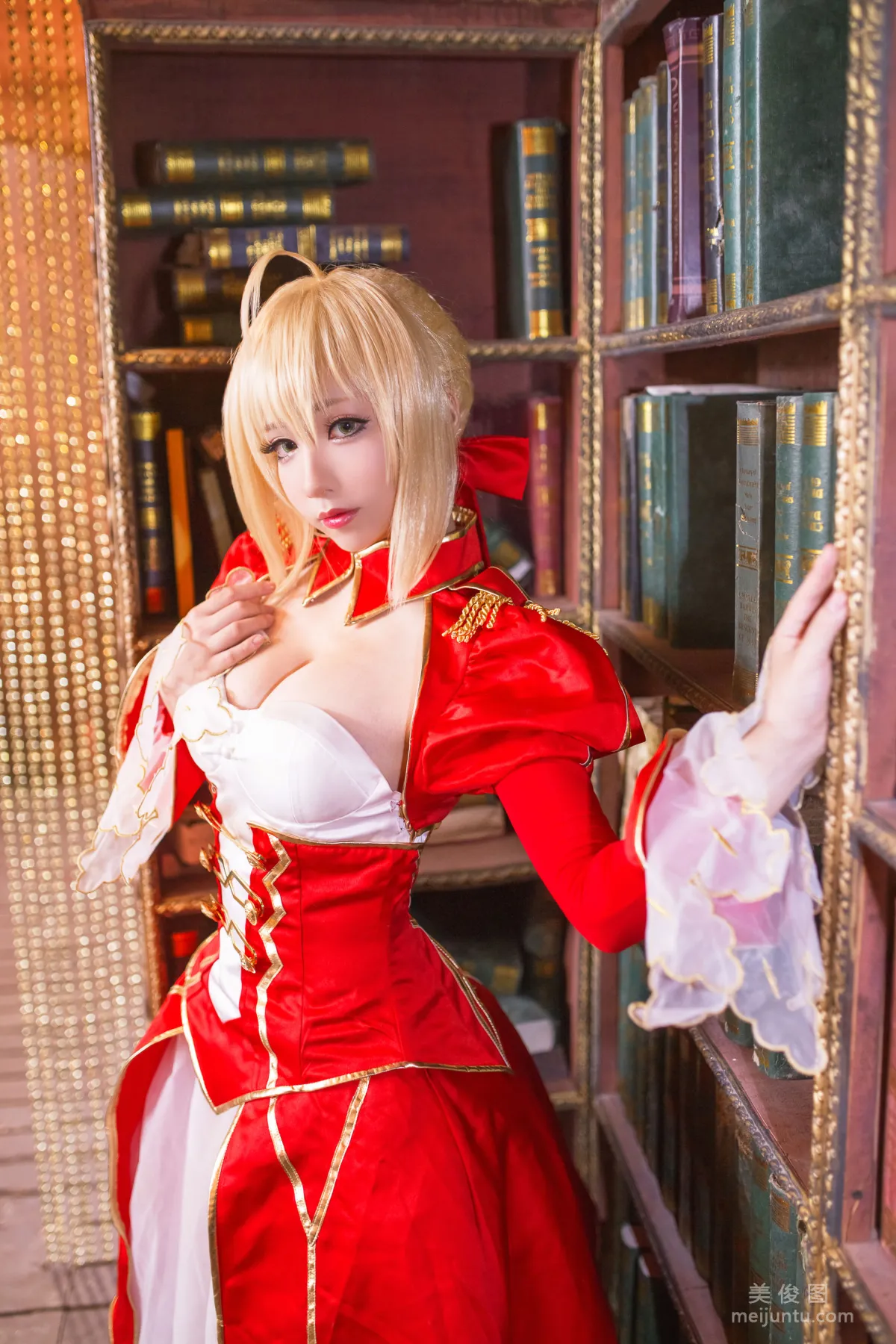 Coser Qianxun Daren, Nero Formal Wear Photo Set photo 1