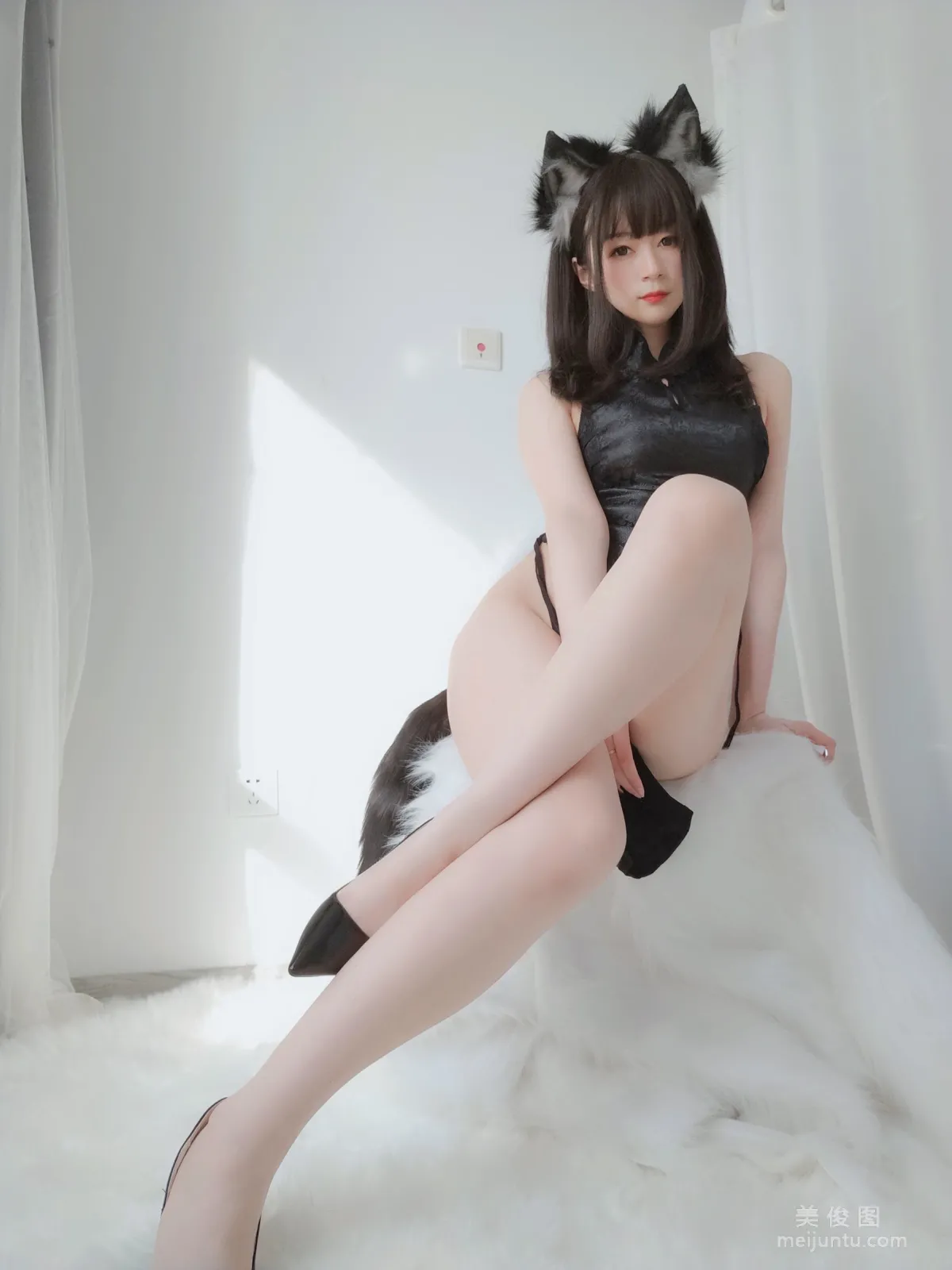 Coser模特白銀81 《小黑狼》 寫真集 22
