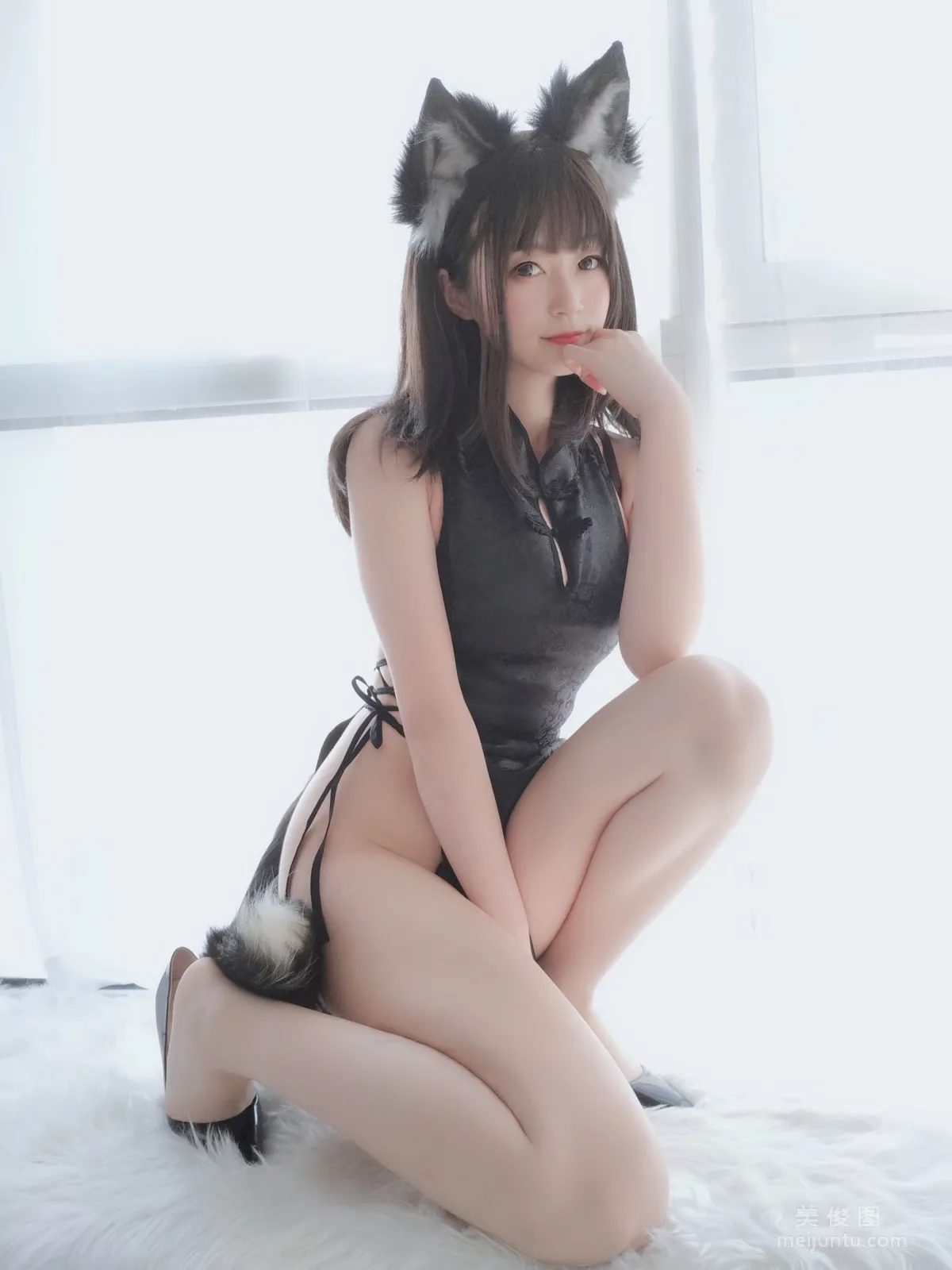 Coser模特白銀81 《小黑狼》 寫真集 25