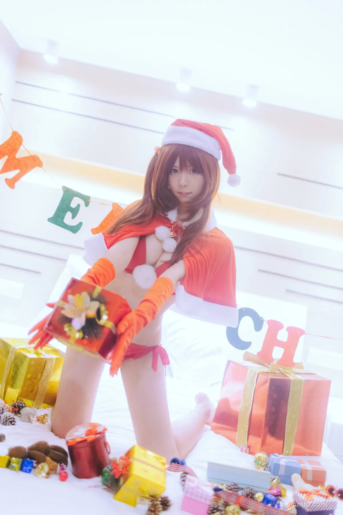 COS福利閃月半 《Merry Christmas》 寫真集 2
