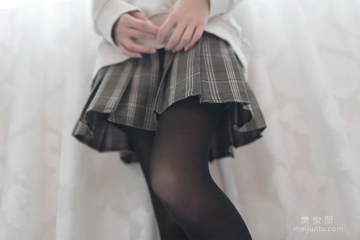 九曲Jean 《窗帘后的朦胧》 写真集40