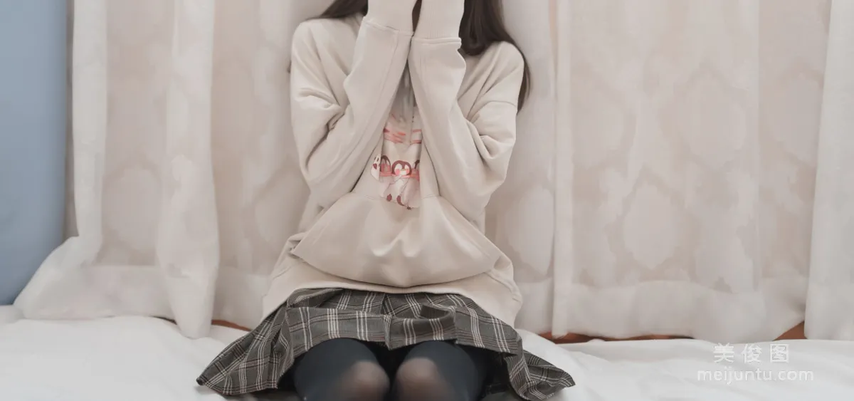 九曲Jean 《窗帘后的朦胧》 写真集45