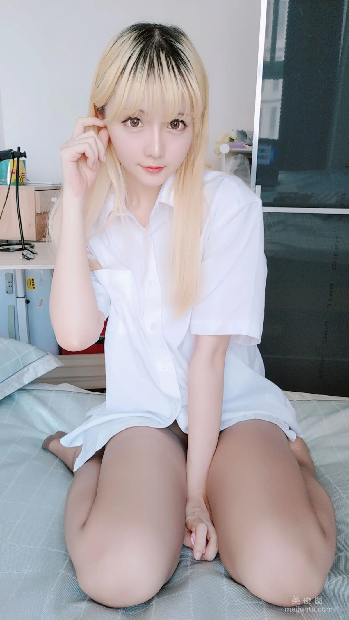 [网红Coser] 星之迟迟 《白衬衣》 写真集21