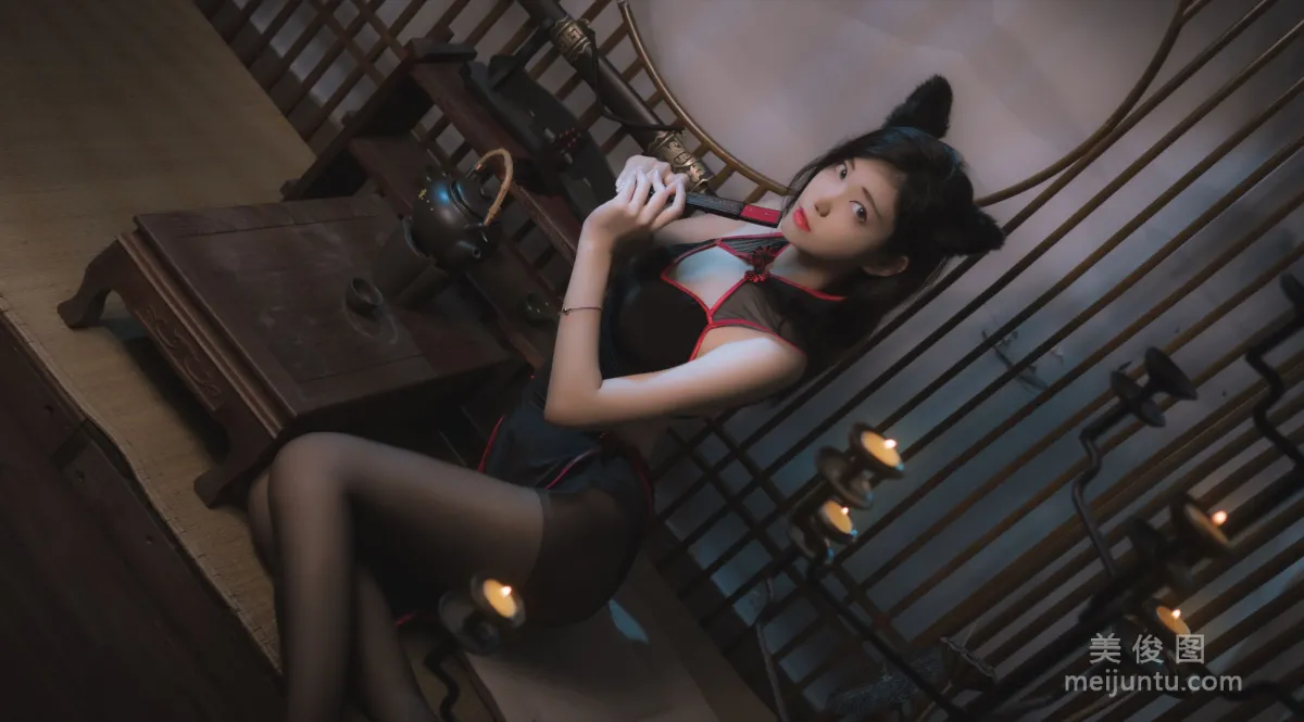 [网红Coser] 南桃Momoko 《黑旗袍》 写真集2