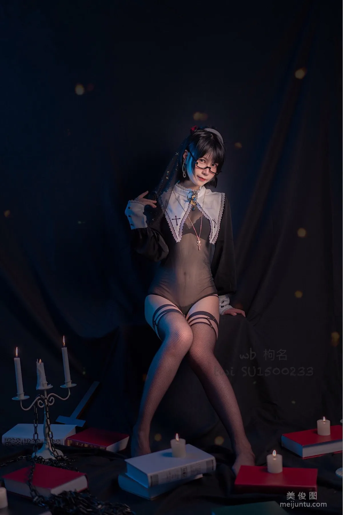 [网红Coser] 逐月su 《修女》 写真集37