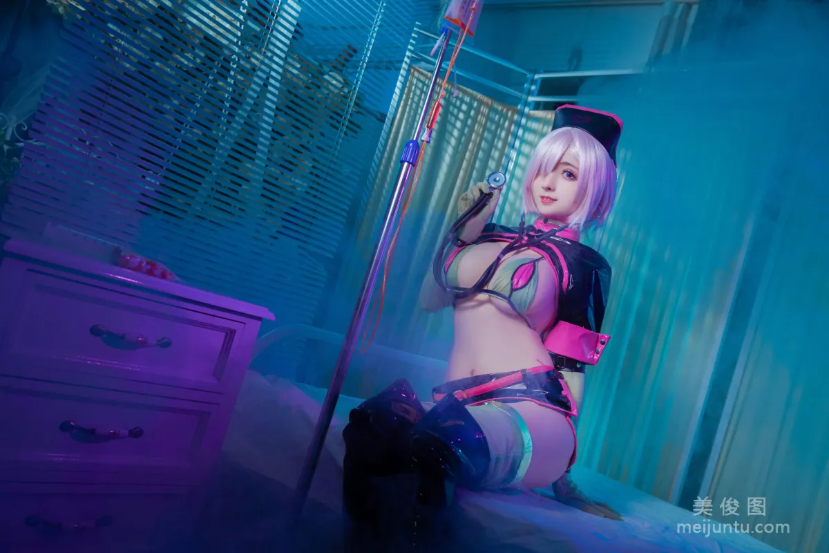 [网红Coser] rioko凉凉子 《玛修护士》 写真集1