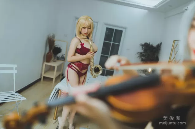 [網紅Coser] 從從從從鸾 《威歐内衣》 寫真集