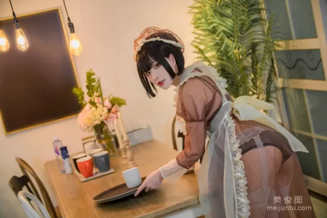 Coser起司塊wii 《棕色透明裝女仆》 寫真集