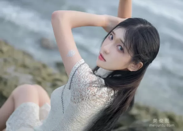 動漫博主南桃Momoko 《街拍白旗袍》 寫真集