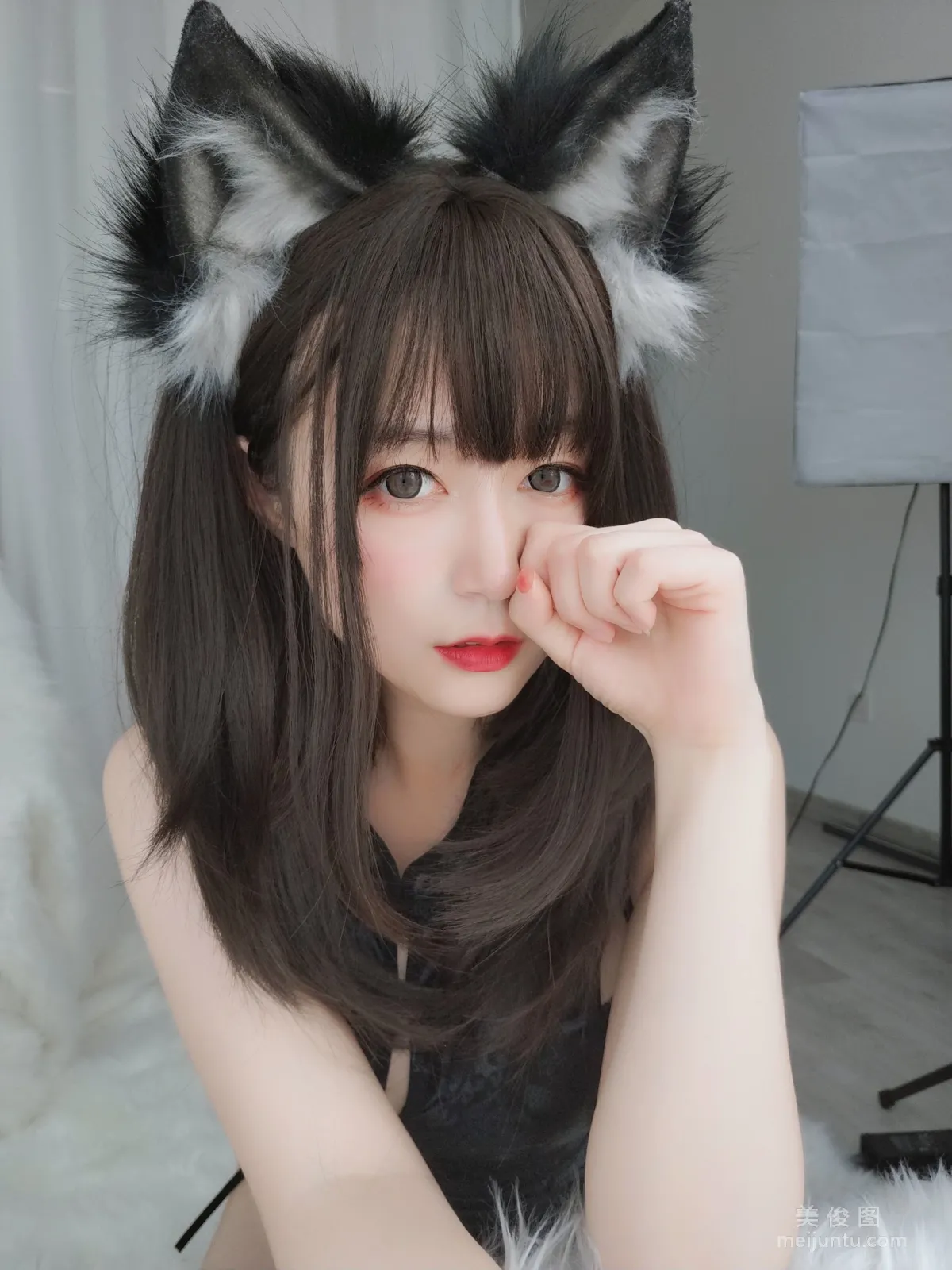 Coser模特白銀81 《小黑狼》 寫真集 56