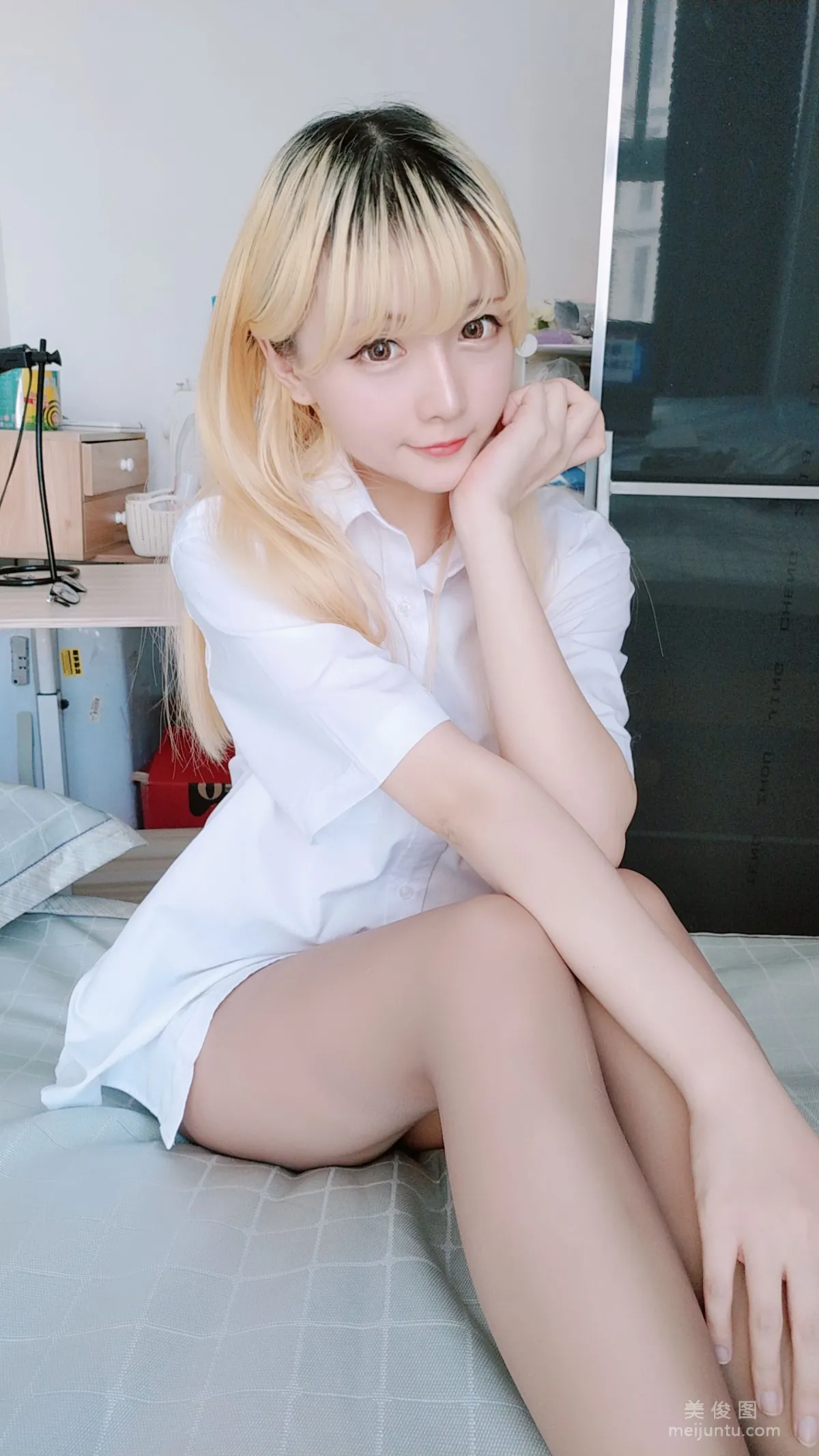 [网红Coser] 星之迟迟 《白衬衣》 写真集25