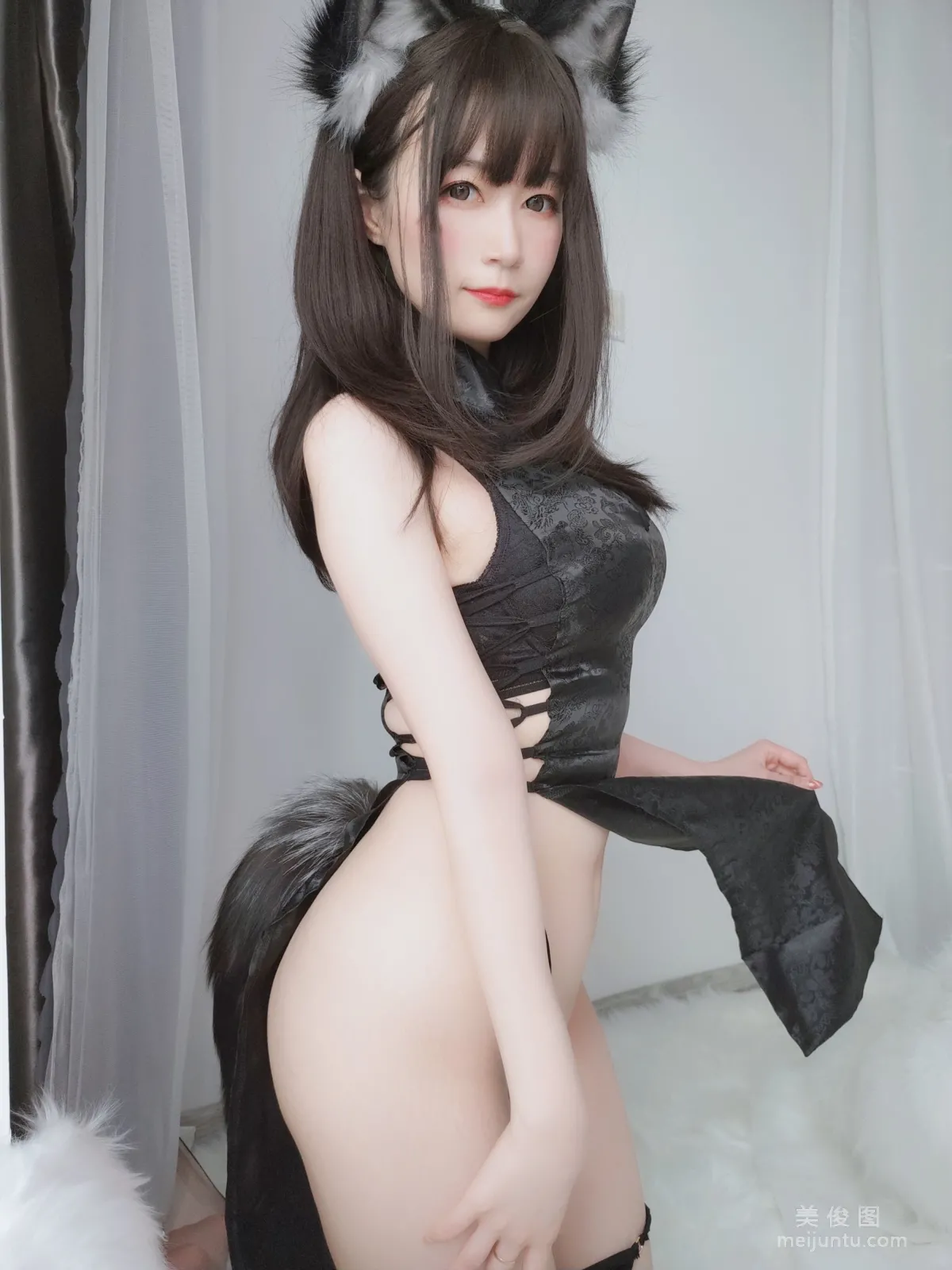 Coser模特白銀81 《小黑狼》 寫真集 81