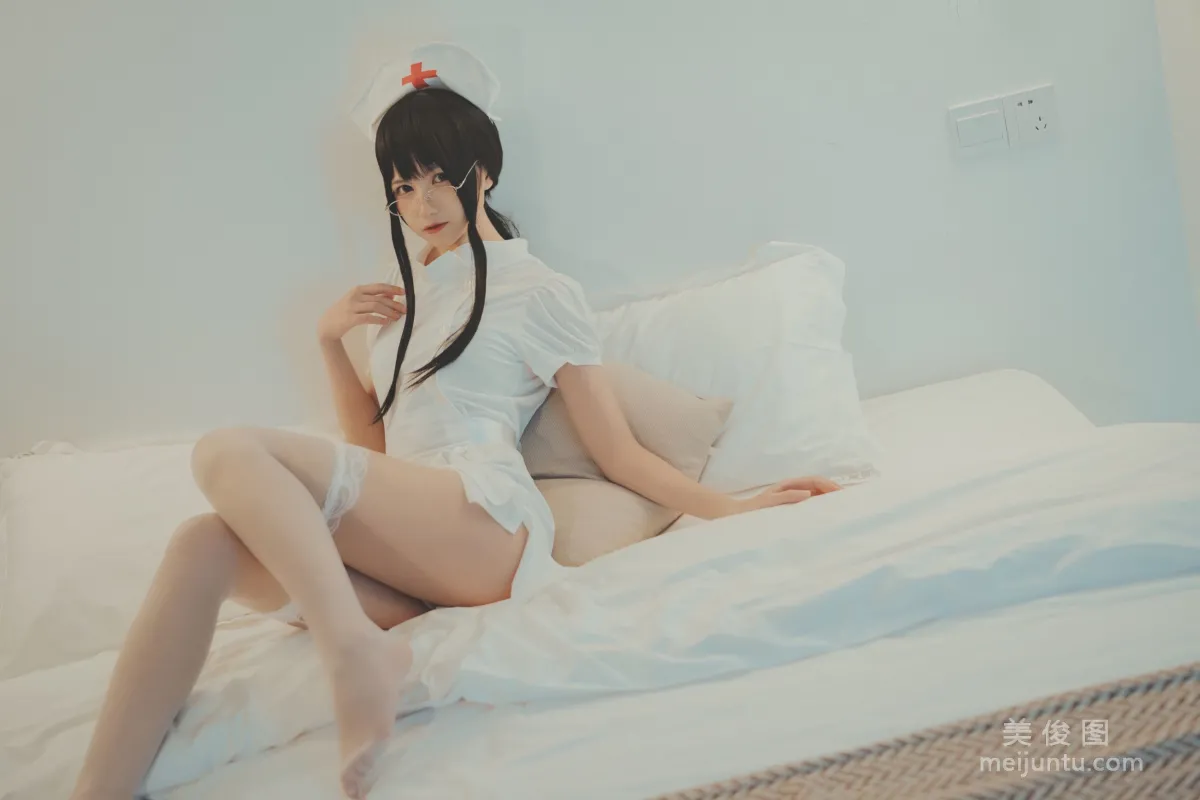 COSER美女逐月su 《小护士》 写真集13
