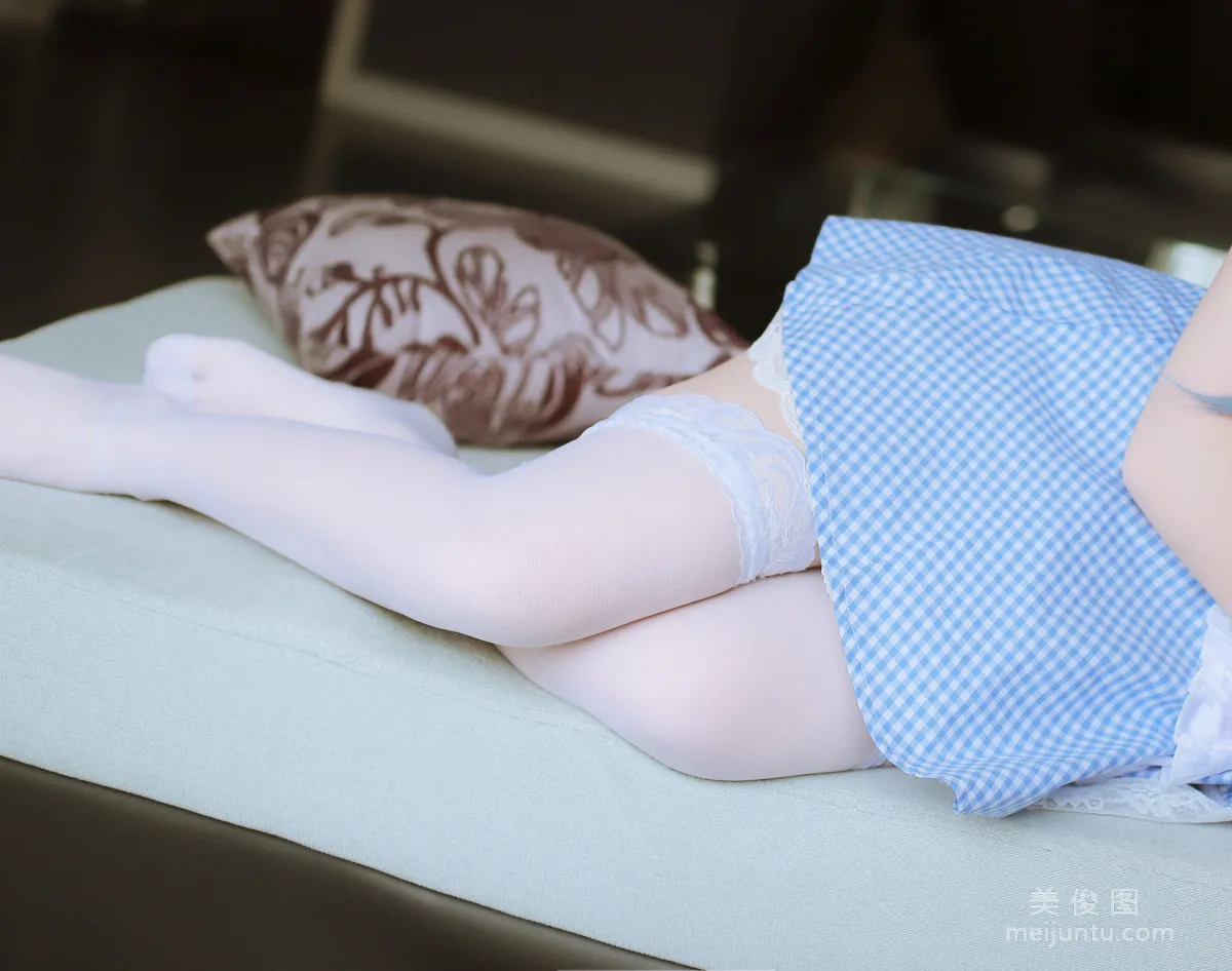 [网红Coser] 日奈娇 《蓝色女仆》 写真集3