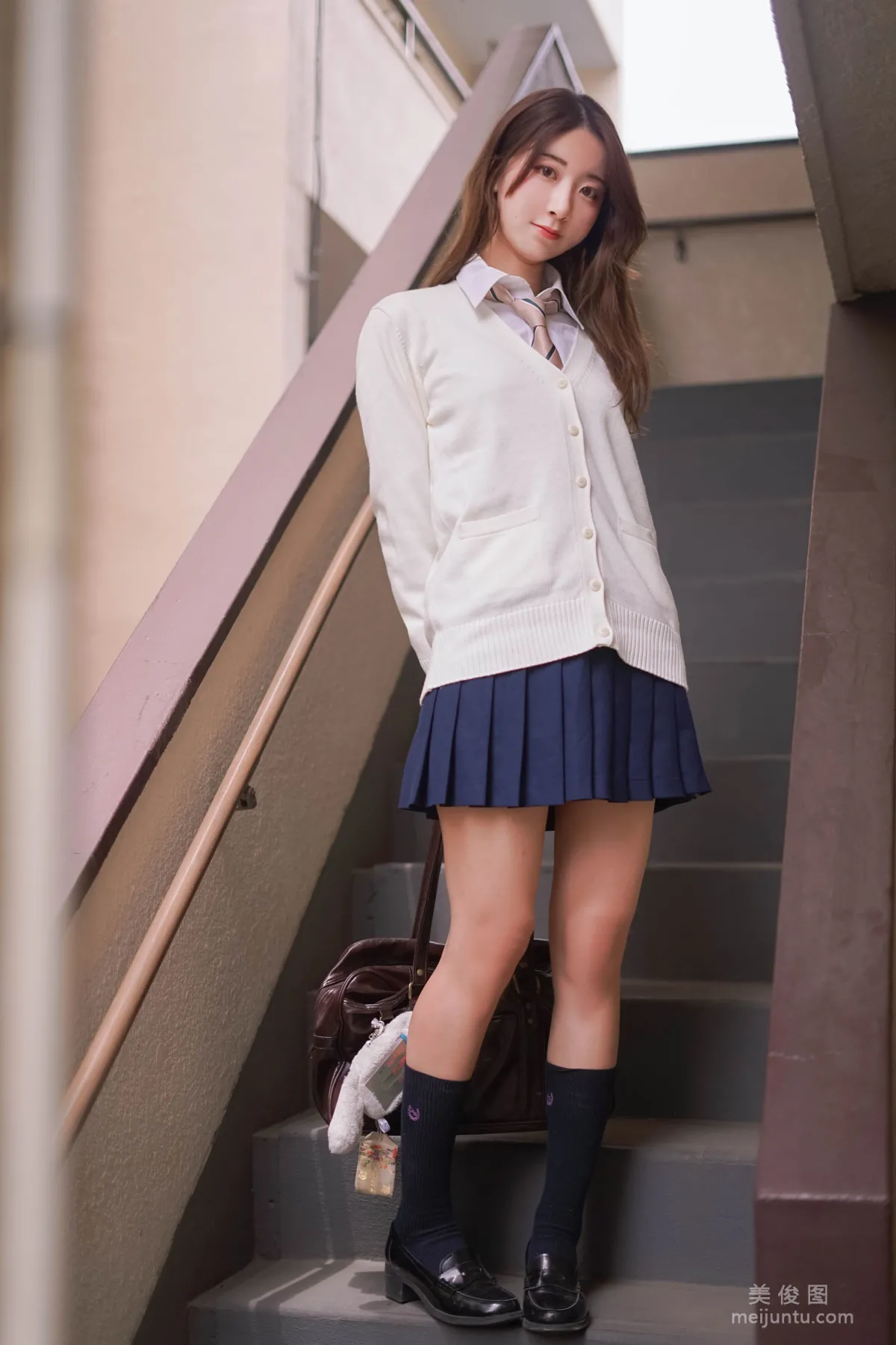 [美女Coser] 黑川 《楼道》 写真集19