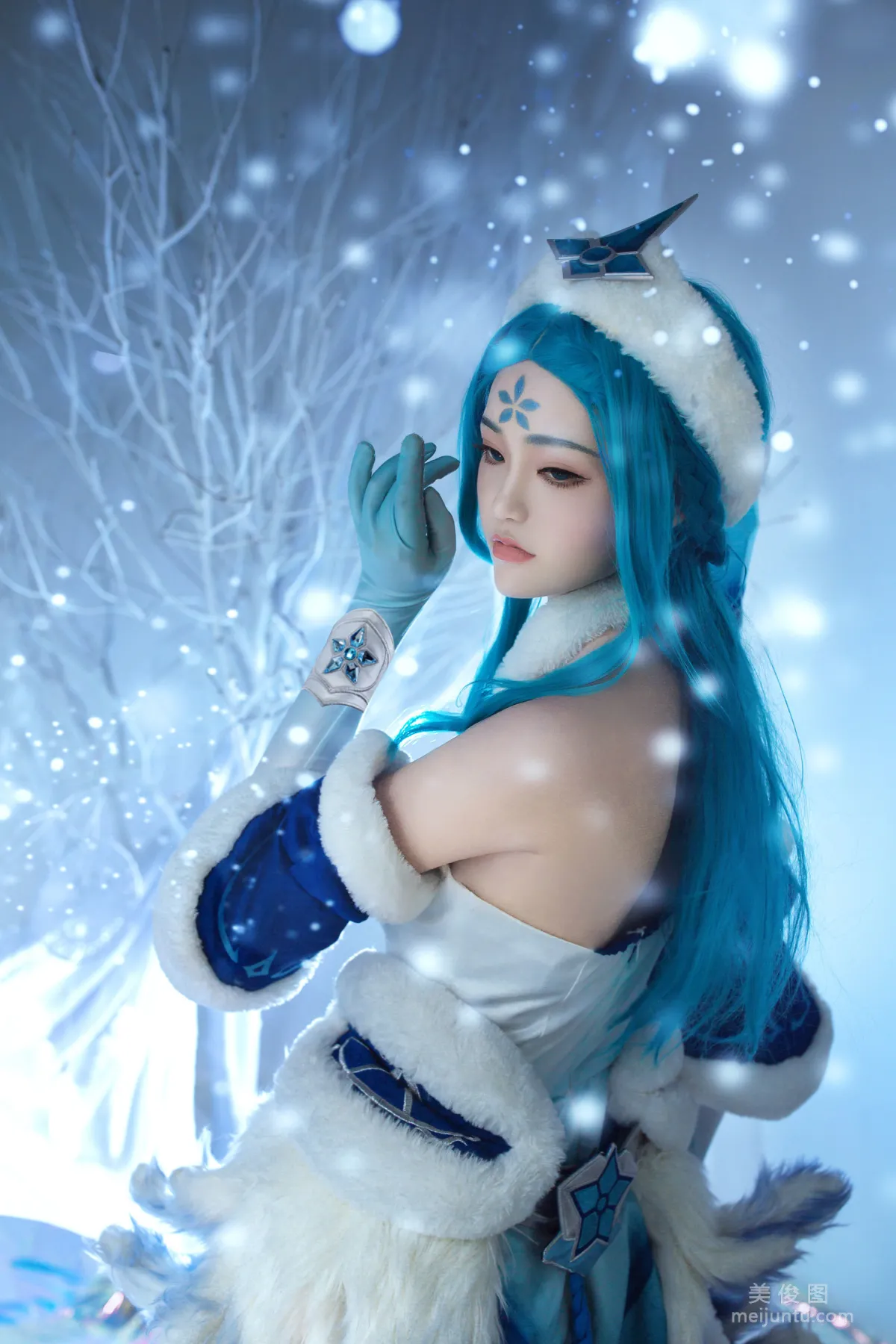 Qi Guer: Web Idols photo 9