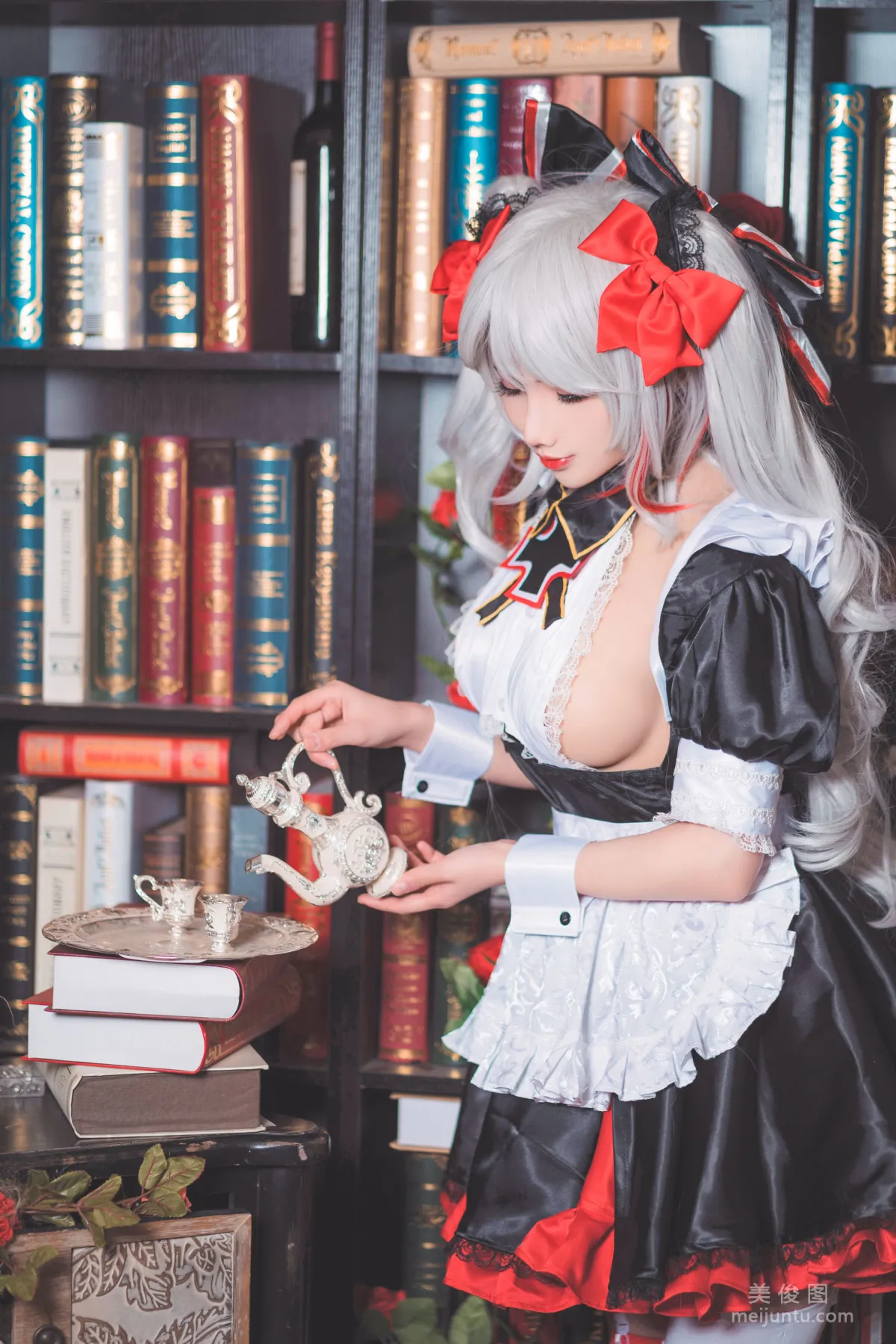 [Web Idol Coser] Liang Liangzi Eugen Maid Photo Set photo 4