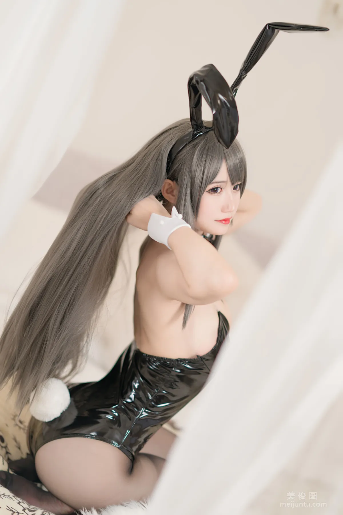 Coser美女小倉千代w 《麻衣兔女郎》 寫真集 17