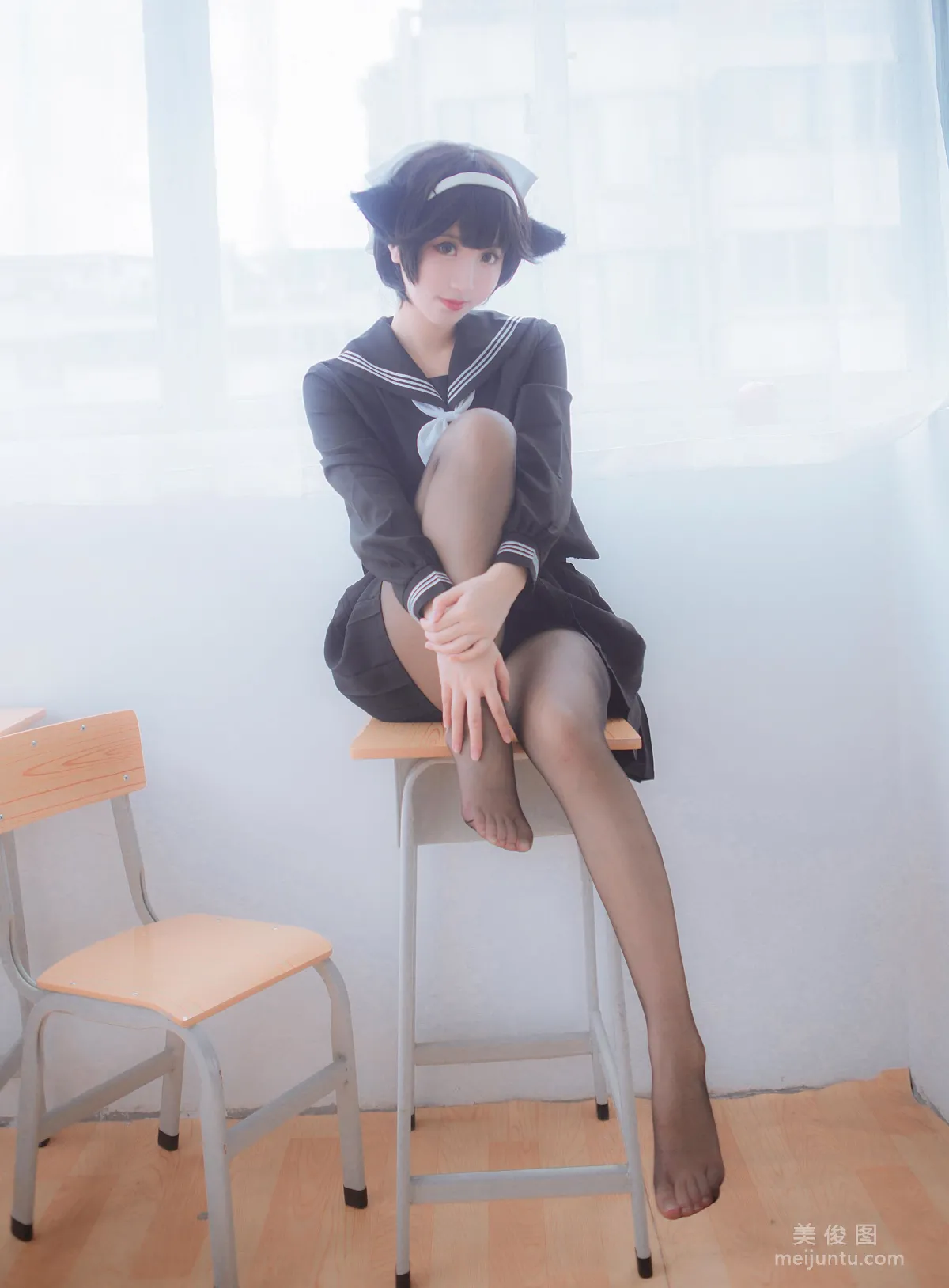 人气美女Coser黑川 《獒犬制服》 写真集7