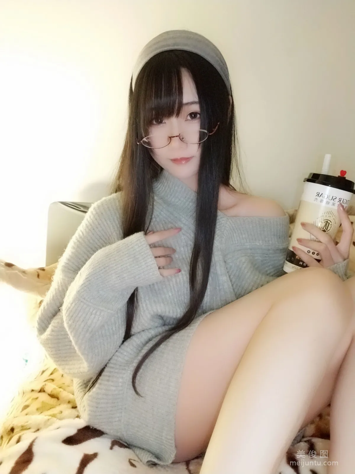 Anime Blogger Xiao Meiyan, Miss Milk Tea Photo Set photo 2