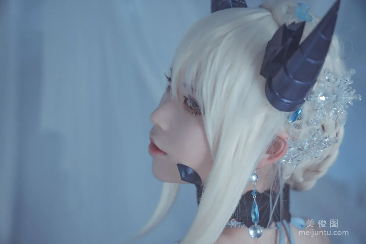 [美女Coser] 爱老师_PhD 《黑枪呆 皇室糖霜》 写真集10