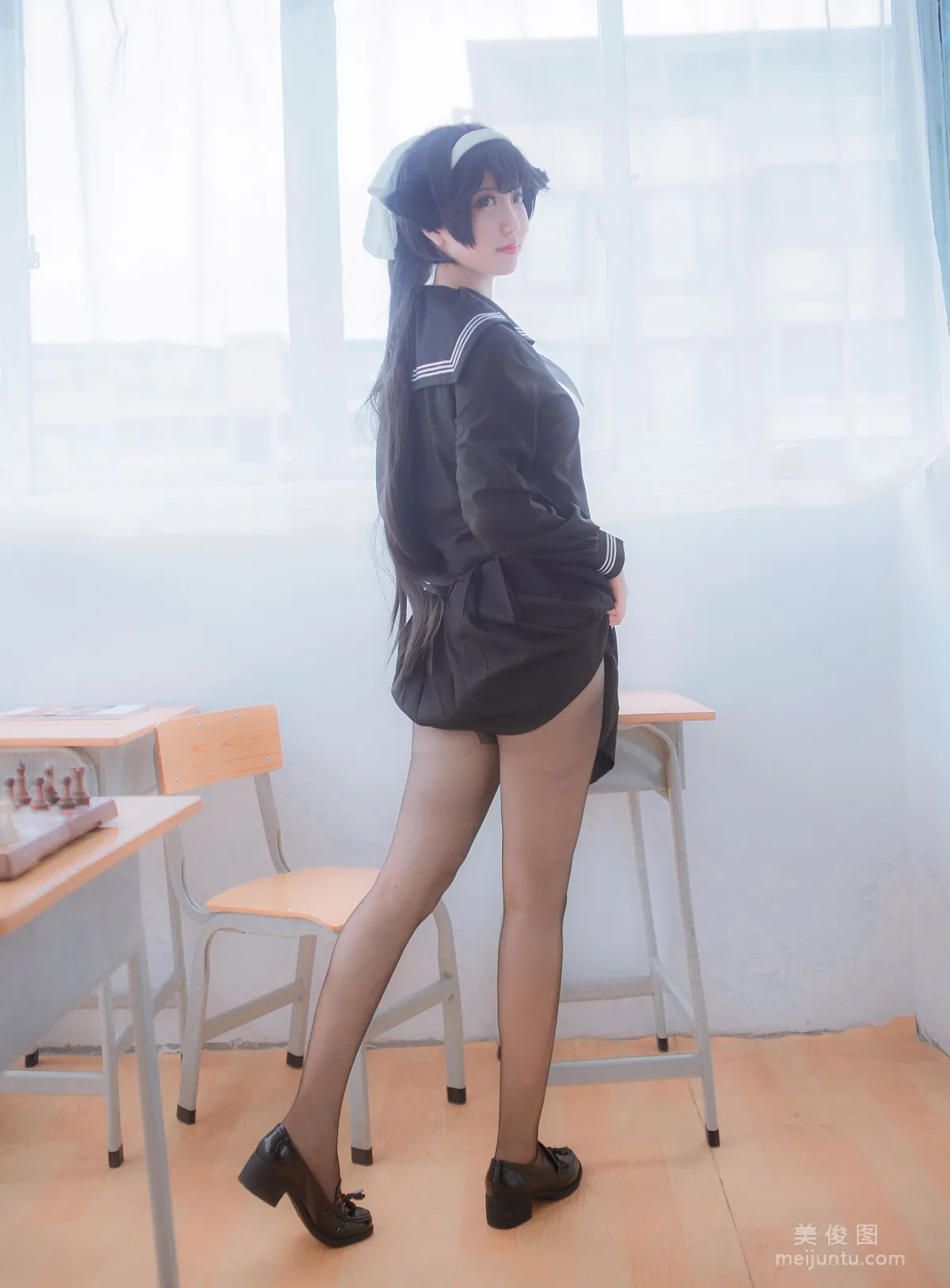 人气美女Coser黑川 《獒犬制服》 写真集9