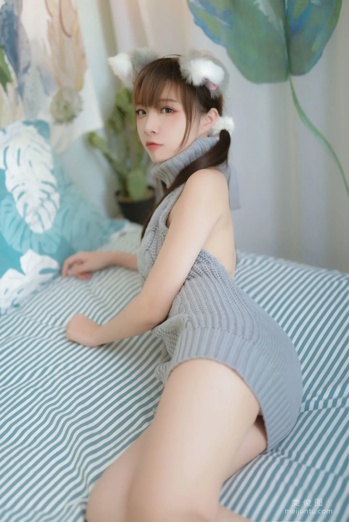 Erzuo Nisa, Pet Girl Private Shoot Backless Sweater Photo Set photo 4