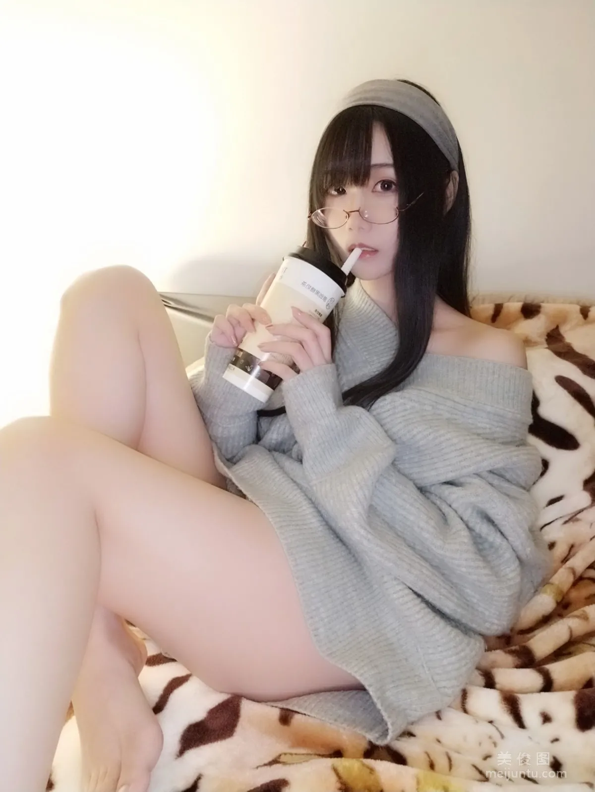 Anime Blogger Xiao Meiyan, Miss Milk Tea Photo Set photo 3