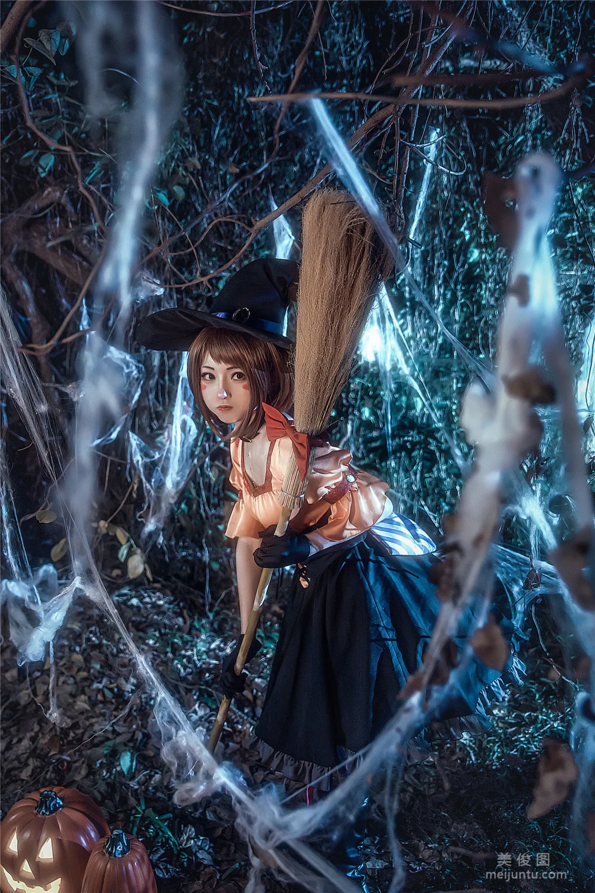 Qi Tailang: Web Idols photo 1