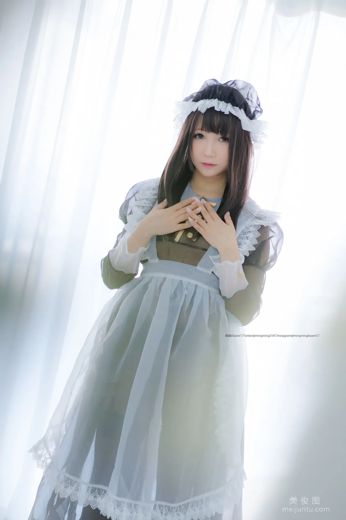 銘銘Kizami 《自撮りVol.15 透明女仆》 寫真集 9