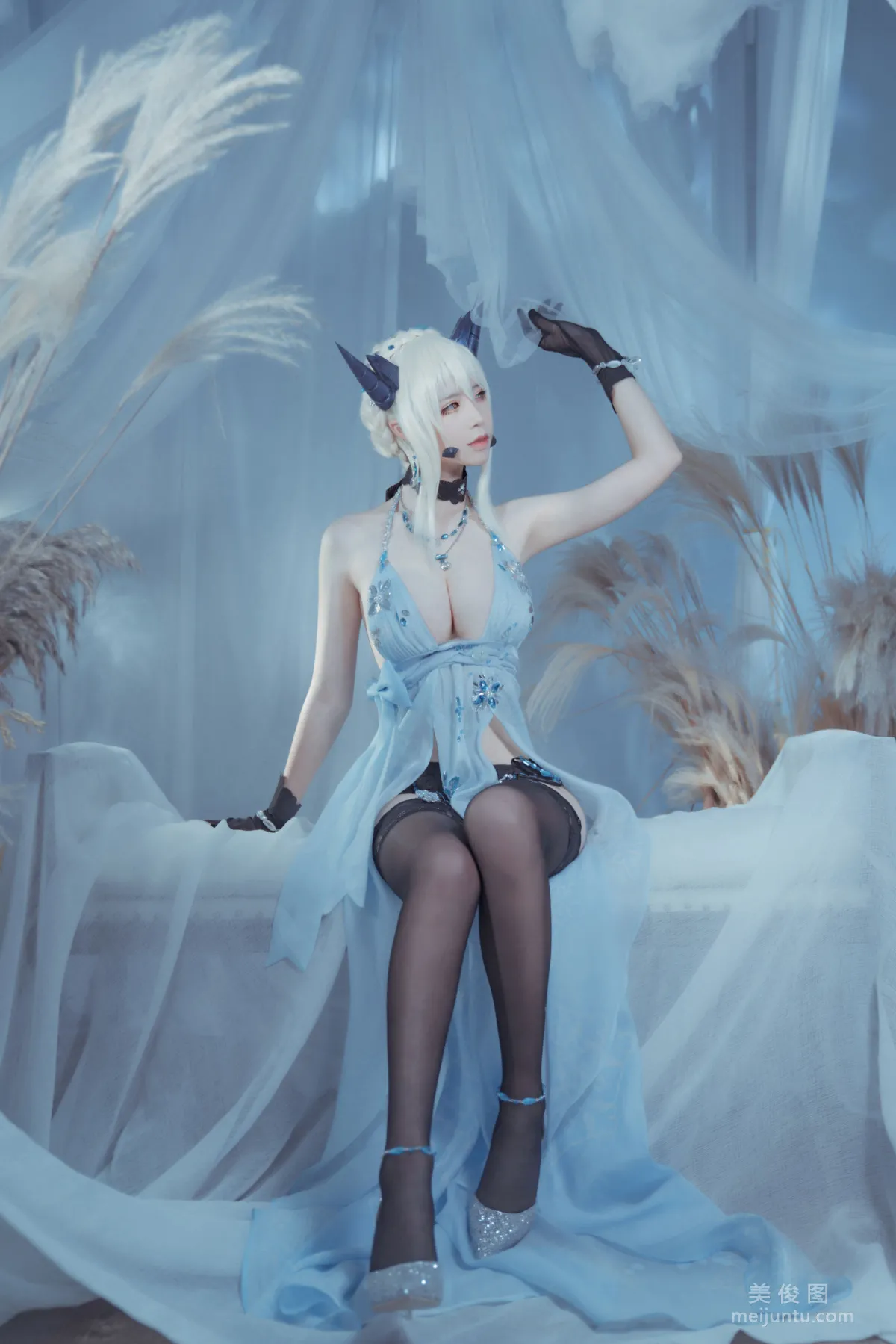 [美女Coser] 爱老师_PhD 《黑枪呆 皇室糖霜》 写真集6