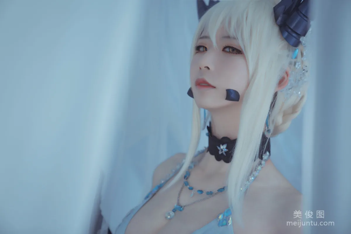 [美女Coser] 爱老师_PhD 《黑枪呆 皇室糖霜》 写真集21