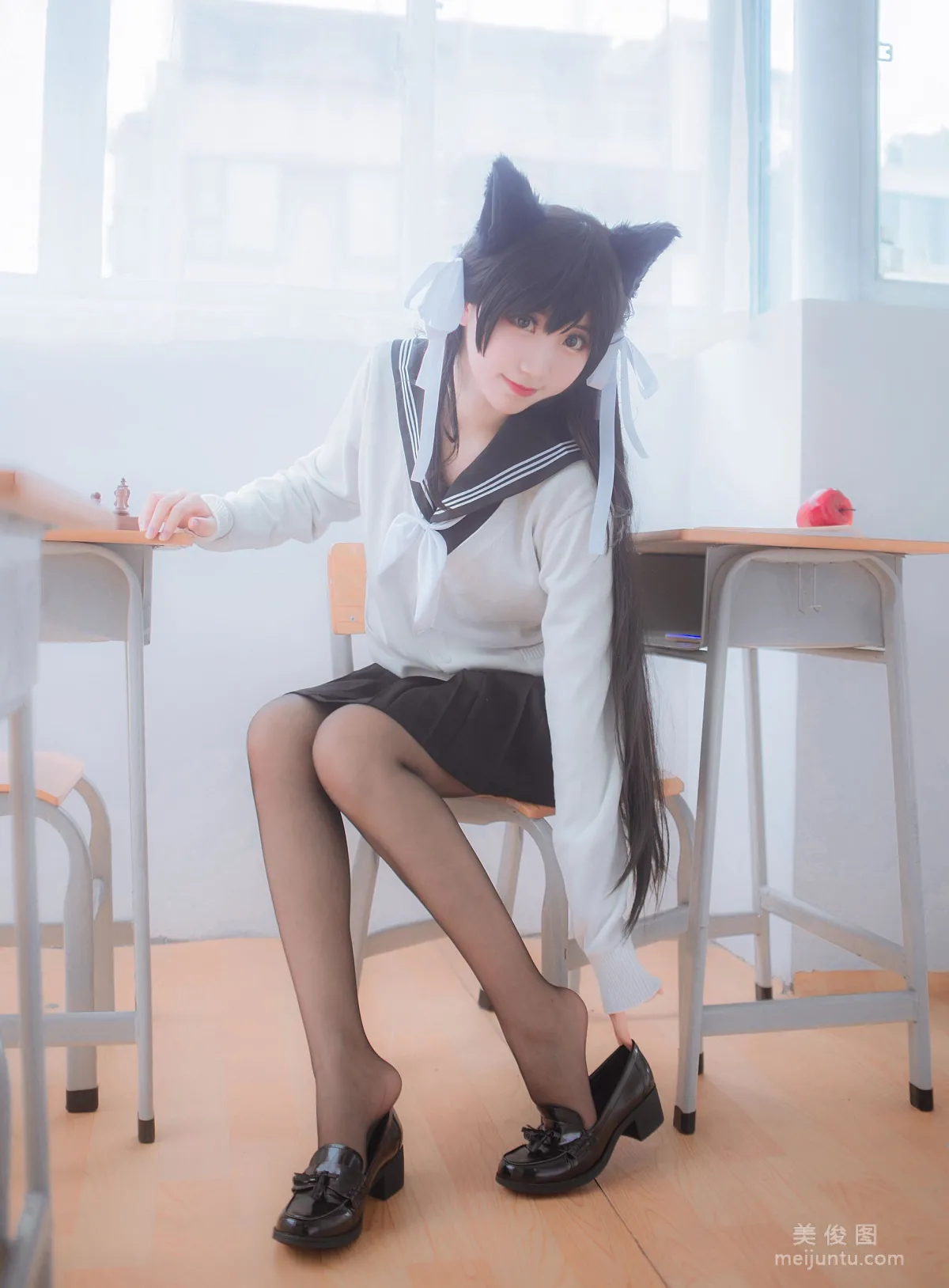 人气美女Coser黑川 《獒犬制服》 写真集3