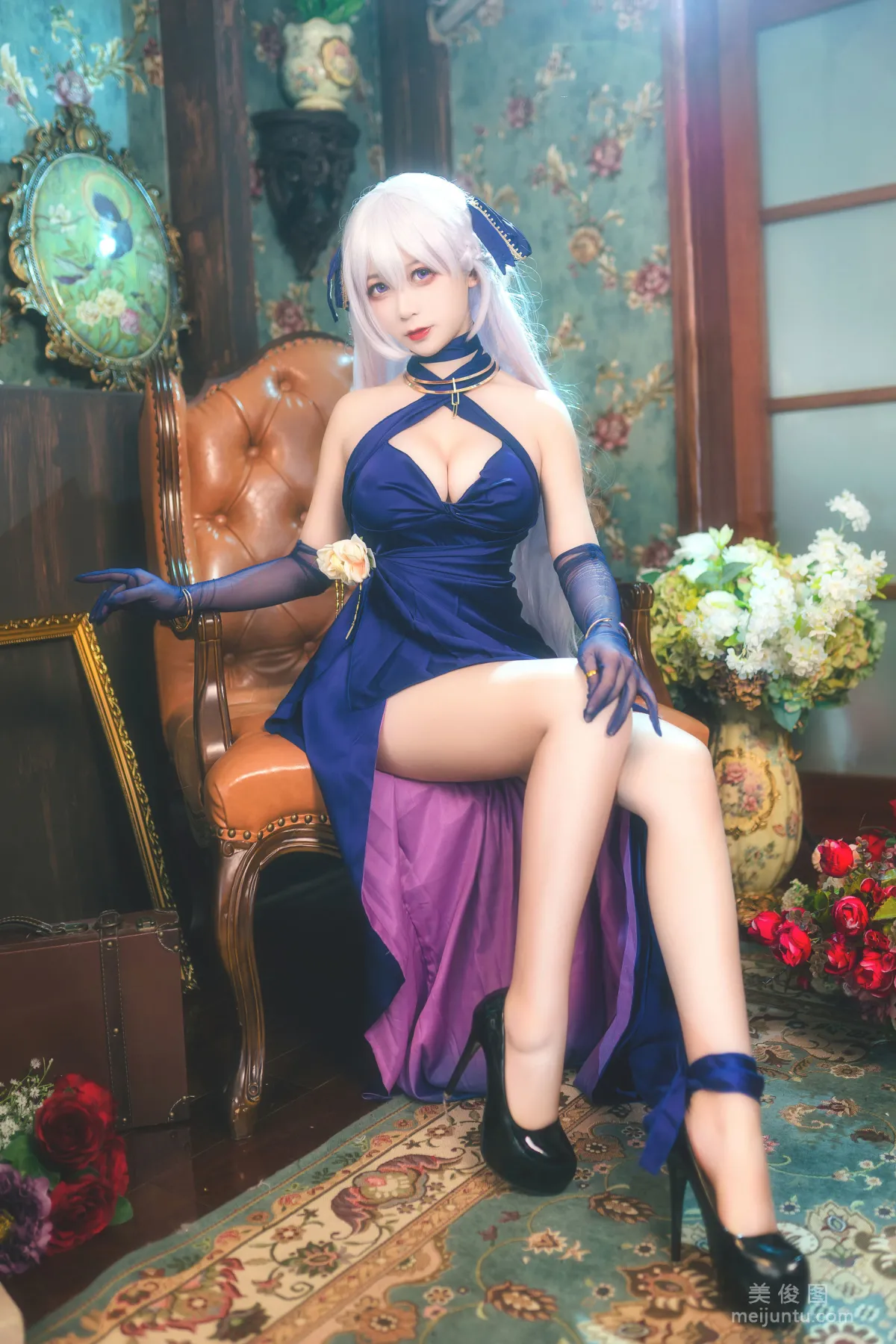 Coser樱落酱w 《贝法礼服》 写真集1