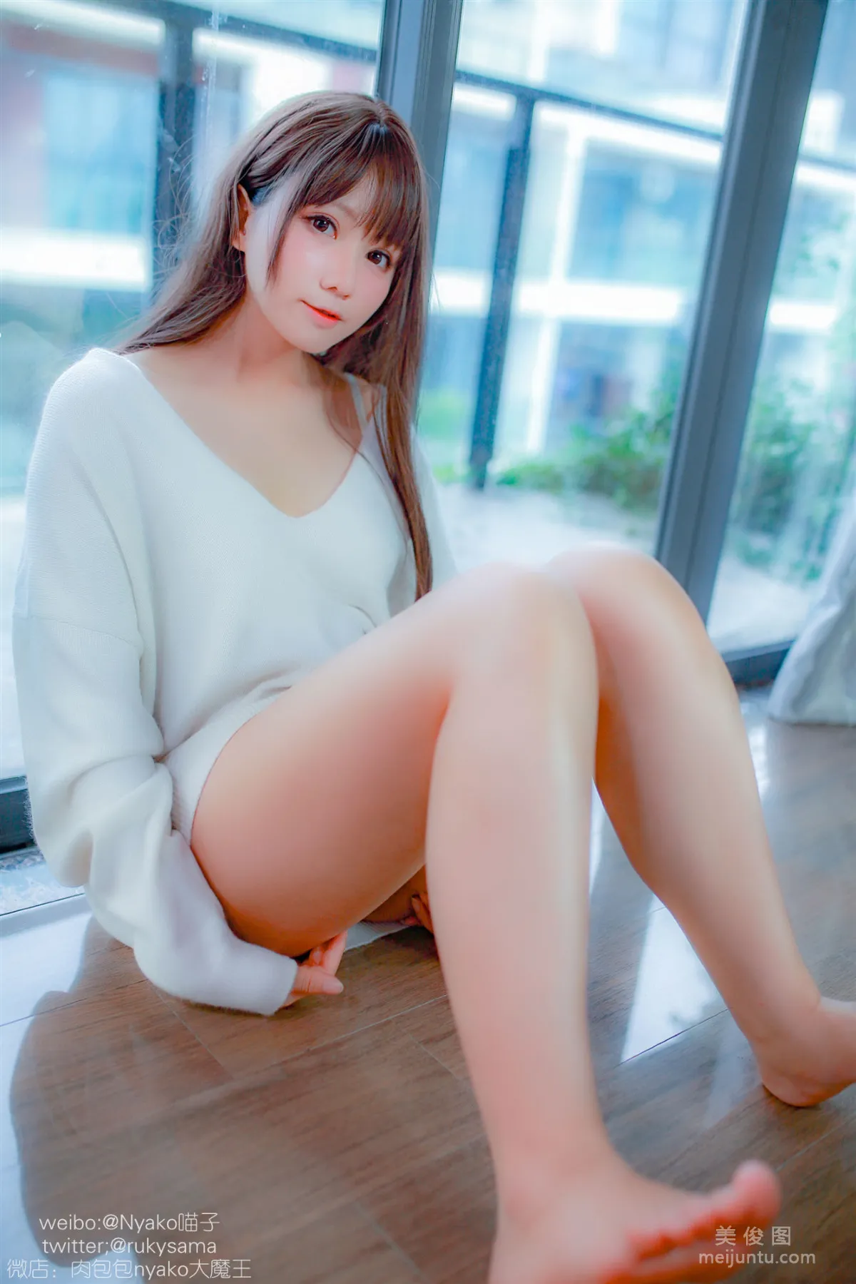 [美女Coser] 《欲求不滿的老師》 寫真集 54