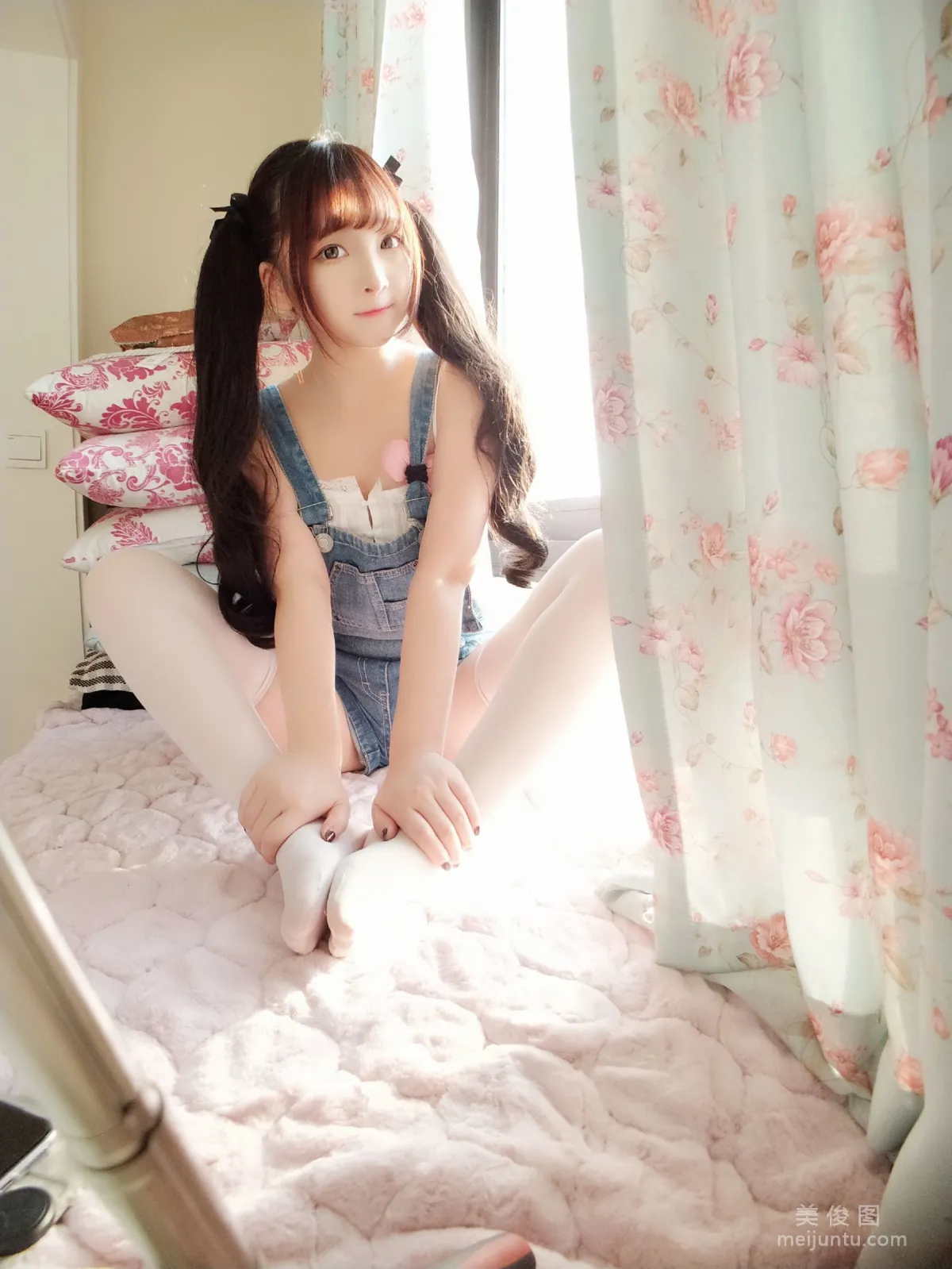 [Web Celebrity Coser] Guchuan kagura Denim Suspender Shorts Photo Set photo 30