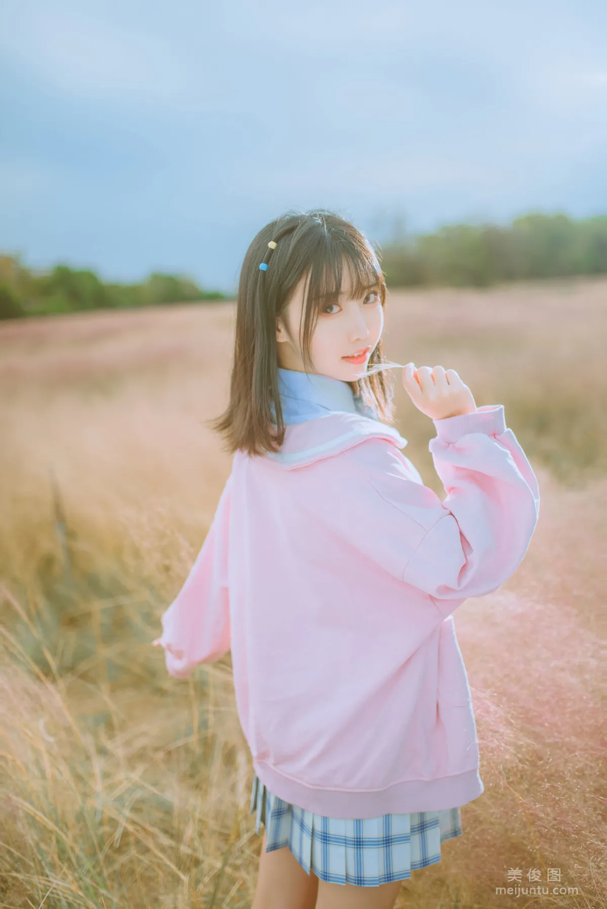 Popular Coser Mianbing Xianer, Pink Cosmos JK Photo Set photo 19