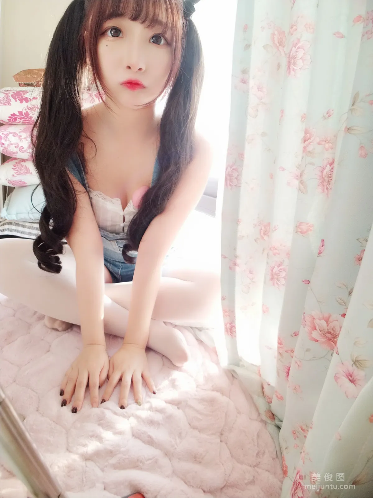 [Web Celebrity Coser] Guchuan kagura Denim Suspender Shorts Photo Set photo 23