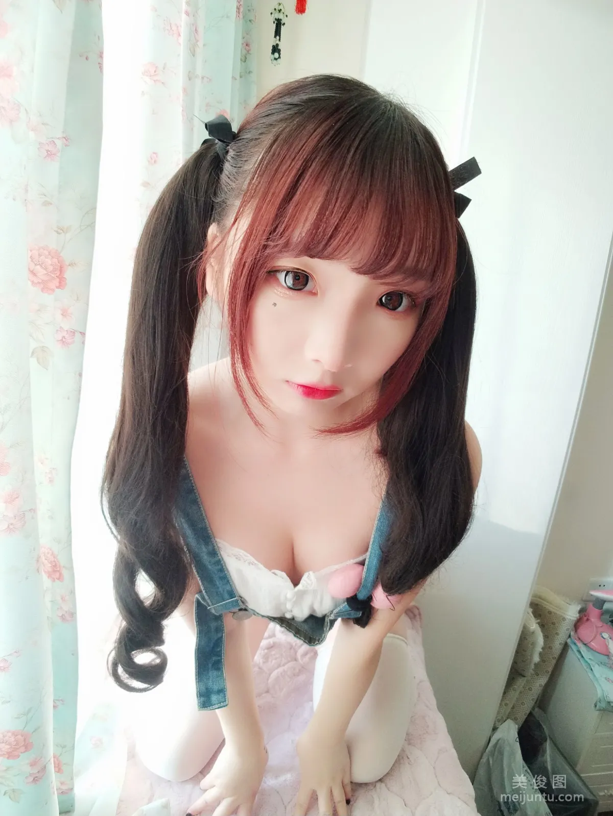 [Web Celebrity Coser] Guchuan kagura Denim Suspender Shorts Photo Set photo 5