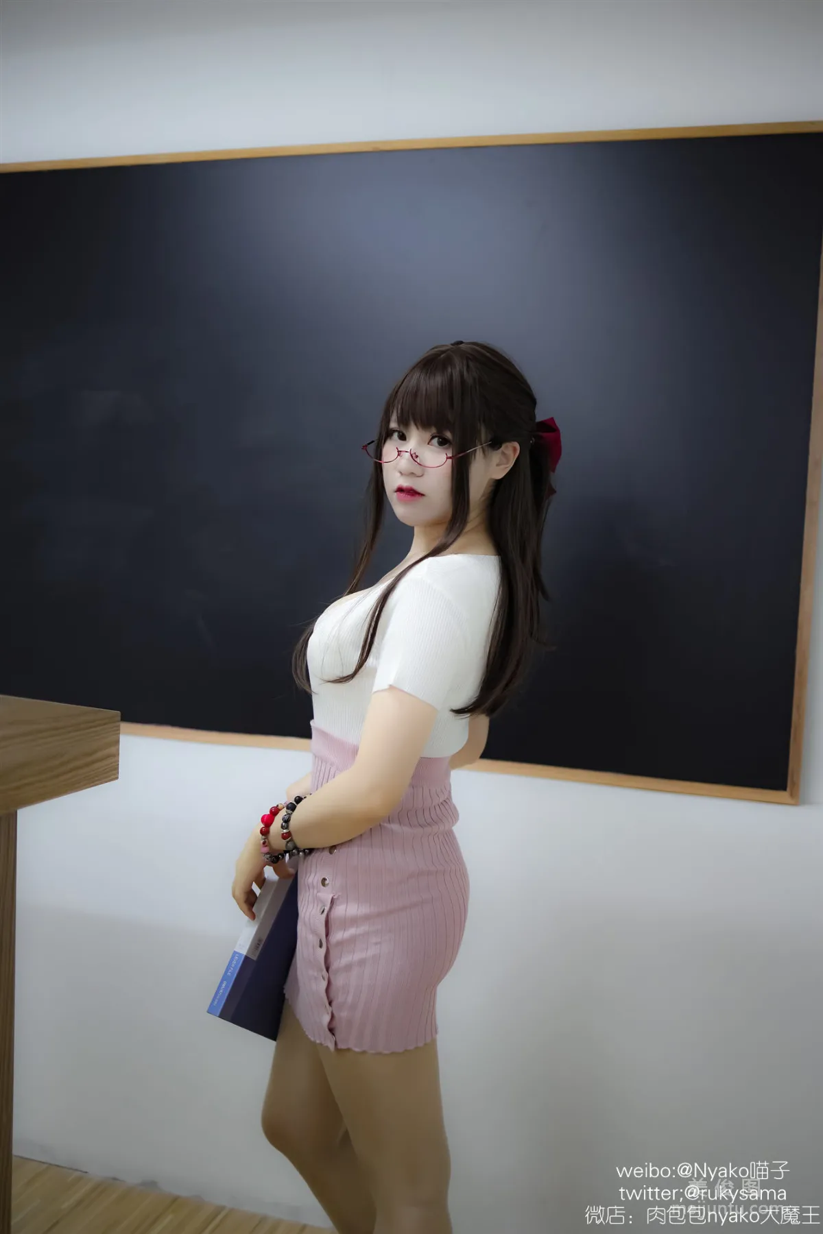 [美女Coser] 《欲求不满的老师》 写真集2