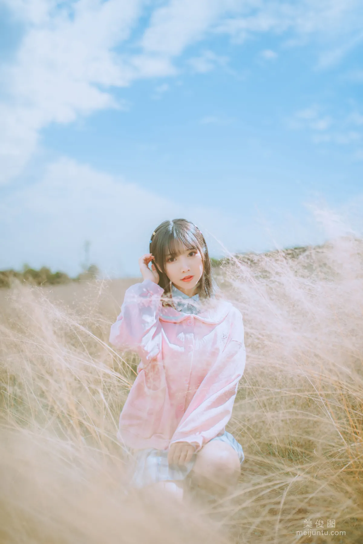 Popular Coser Mianbing Xianer, Pink Cosmos JK Photo Set photo 2