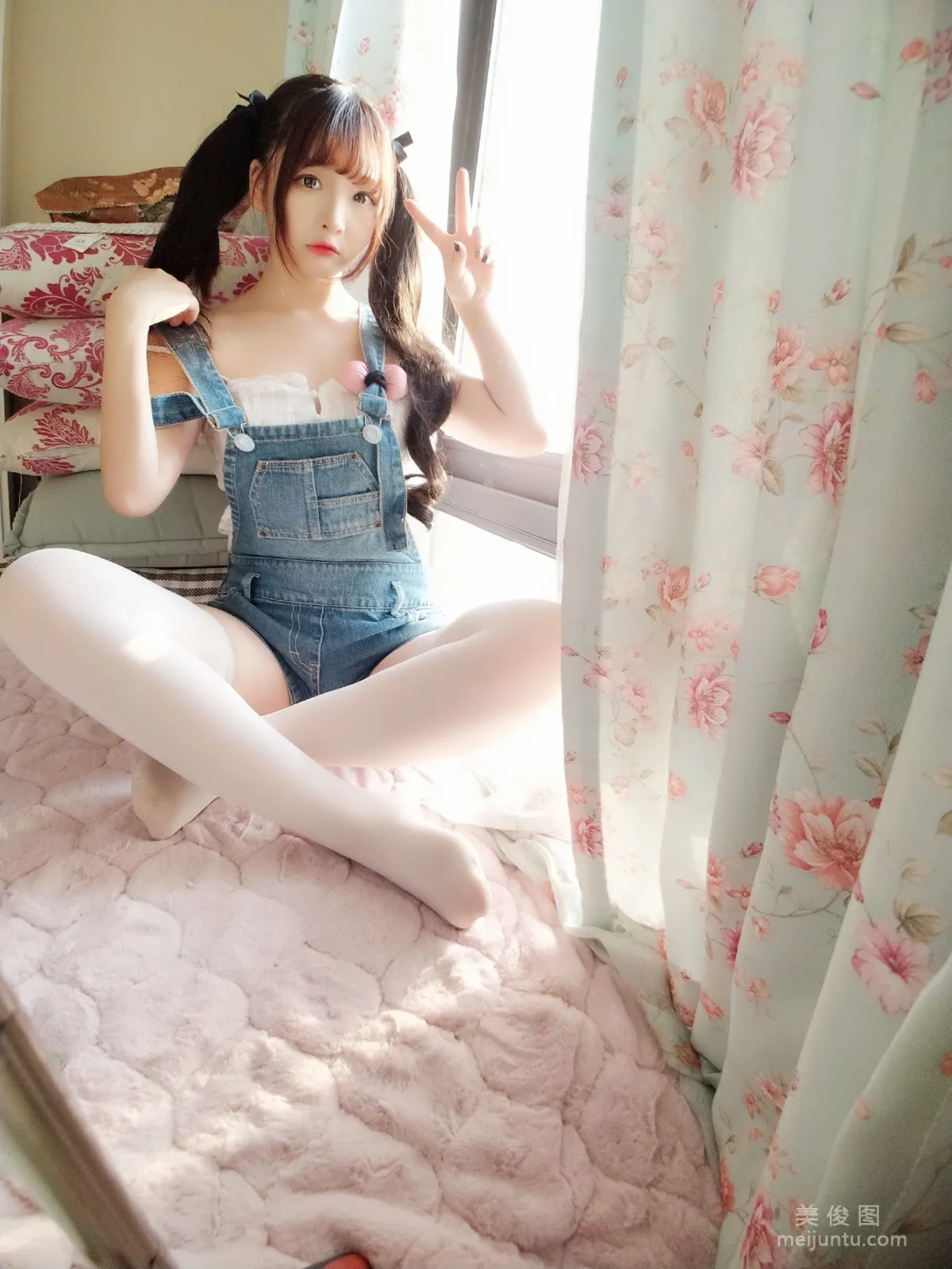 [Web Celebrity Coser] Guchuan kagura Denim Suspender Shorts Photo Set photo 24