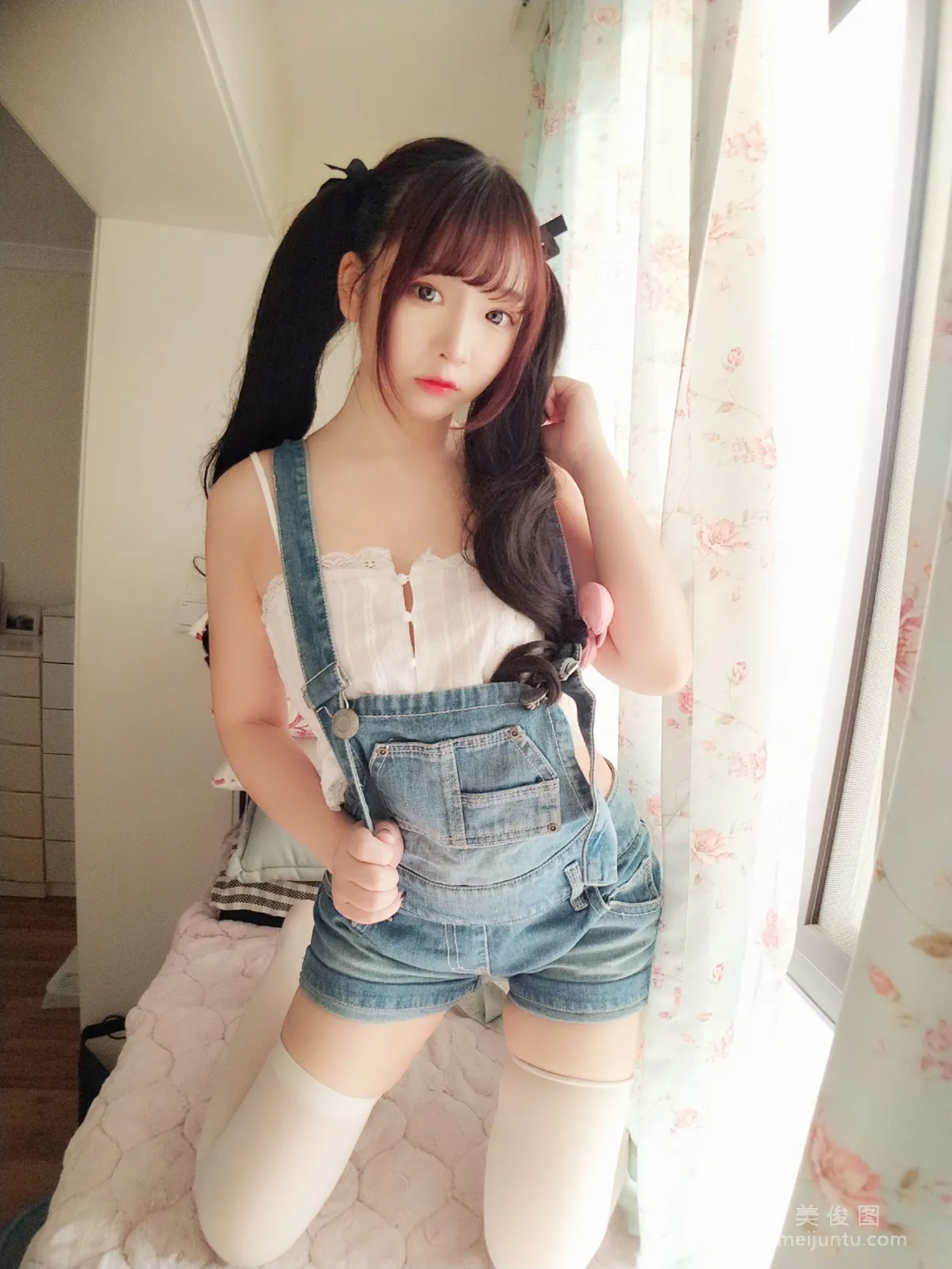 [Web Celebrity Coser] Guchuan kagura Denim Suspender Shorts Photo Set photo 17