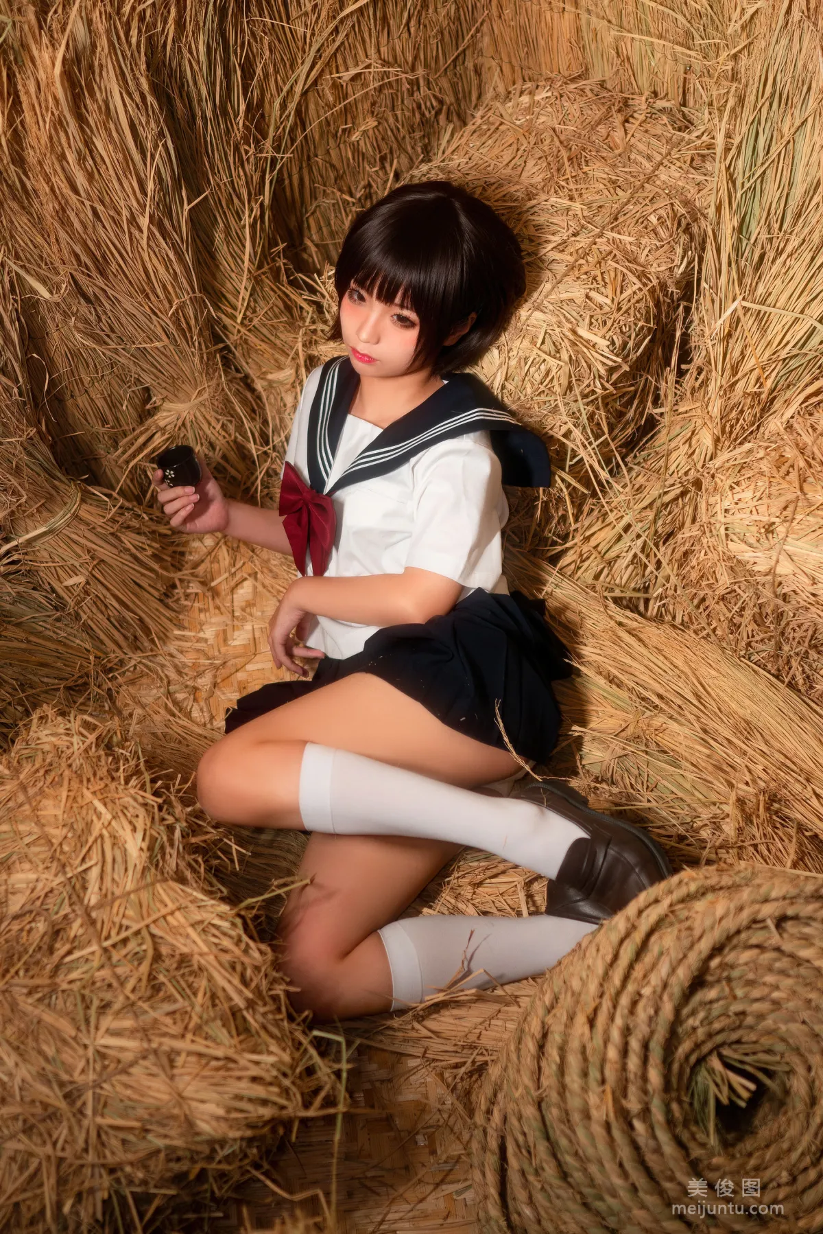 蠢沫沫 《稻草裡的少女》 寫真集 1