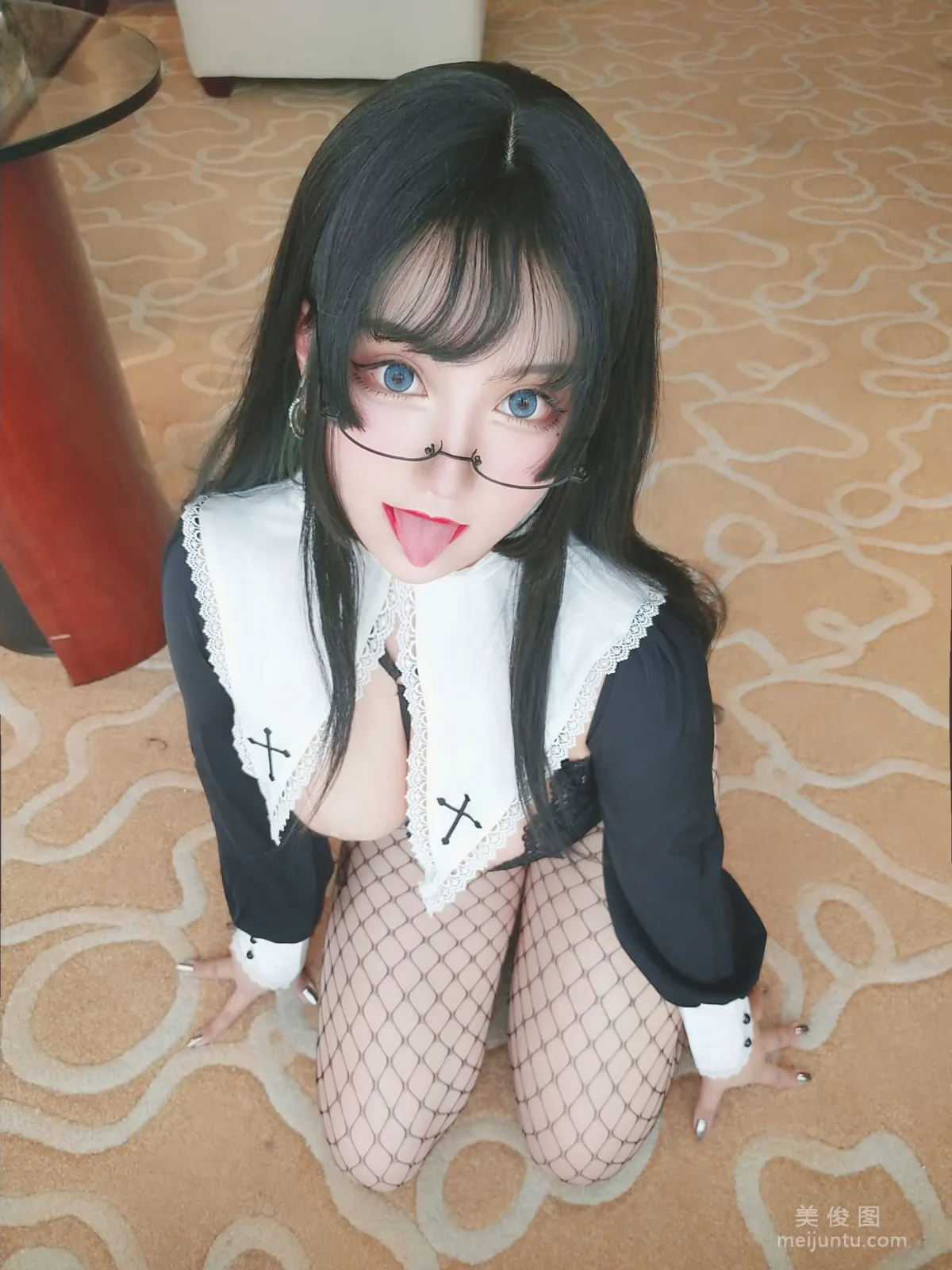 夏鴿鴿不想起床 《修女》 寫真集 11