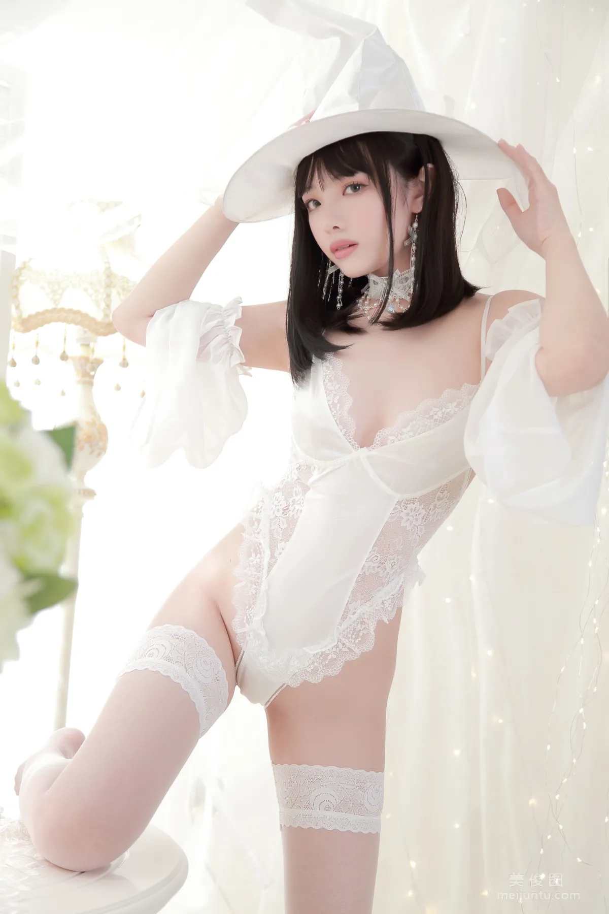 Coser雯妹不讲道理  《白女巫》 写真集31