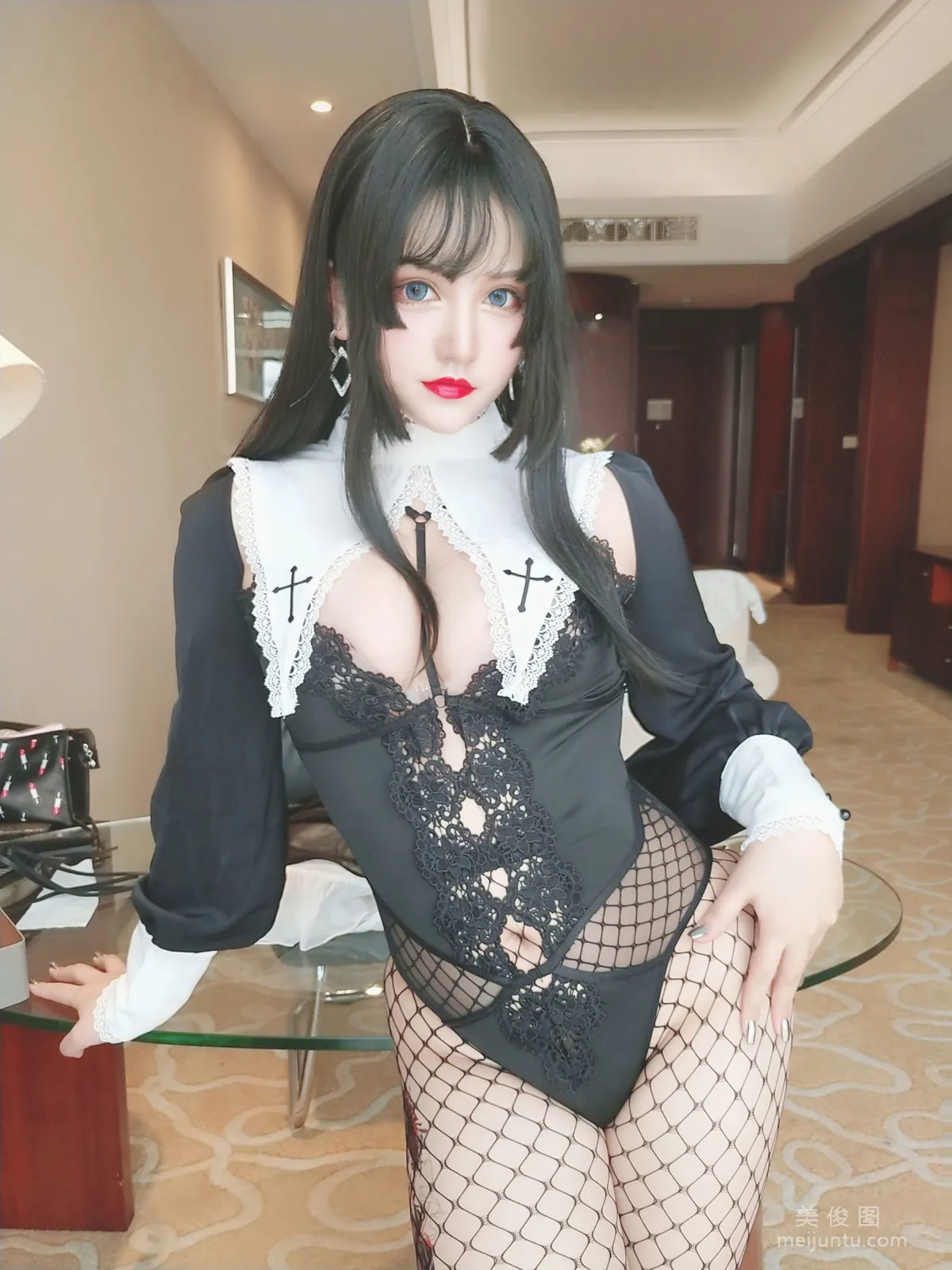 夏鴿鴿不想起床 《修女》 寫真集 29