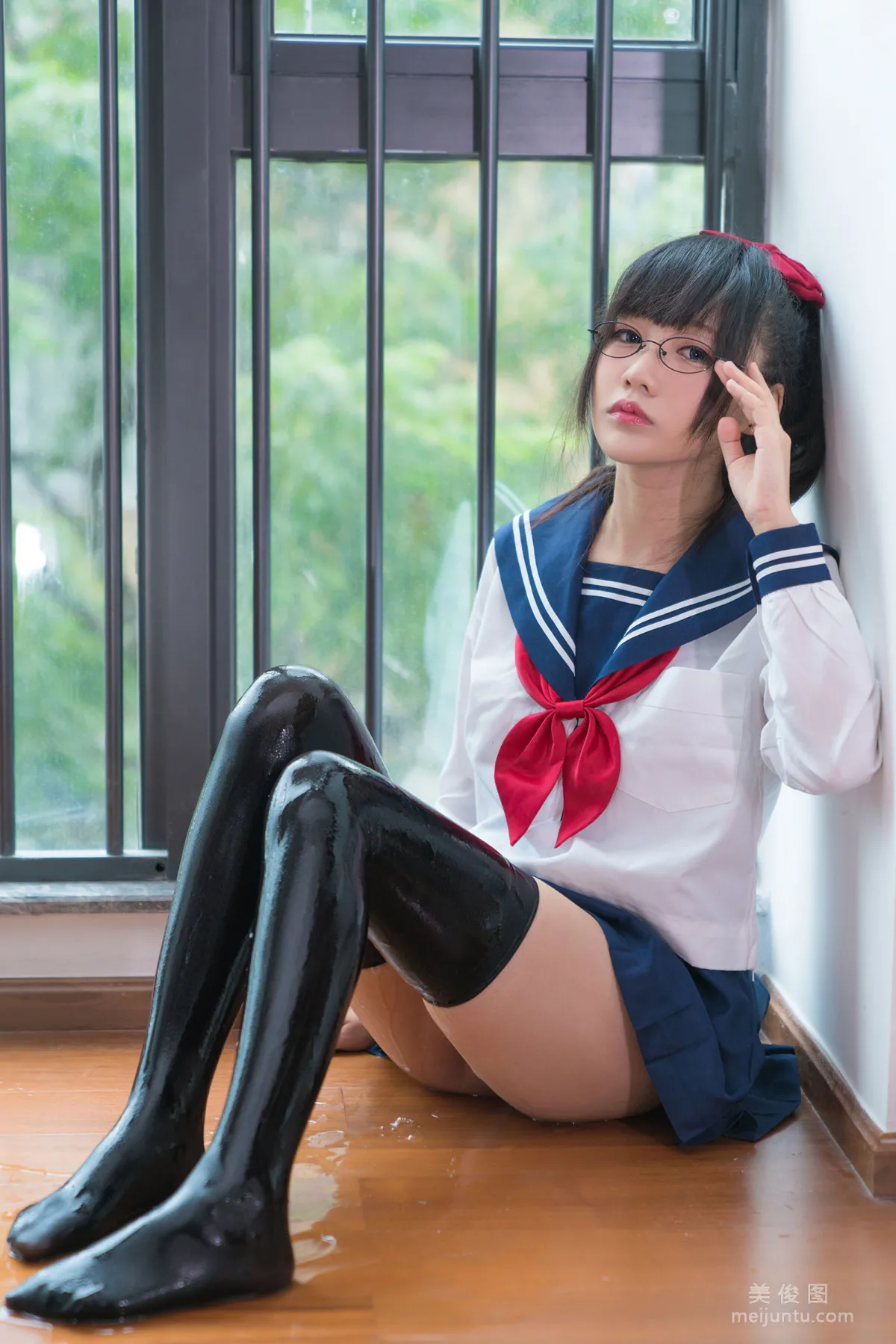 [网红美女Coser] 銘銘Kizami 《湿湿的JK》 写真集1